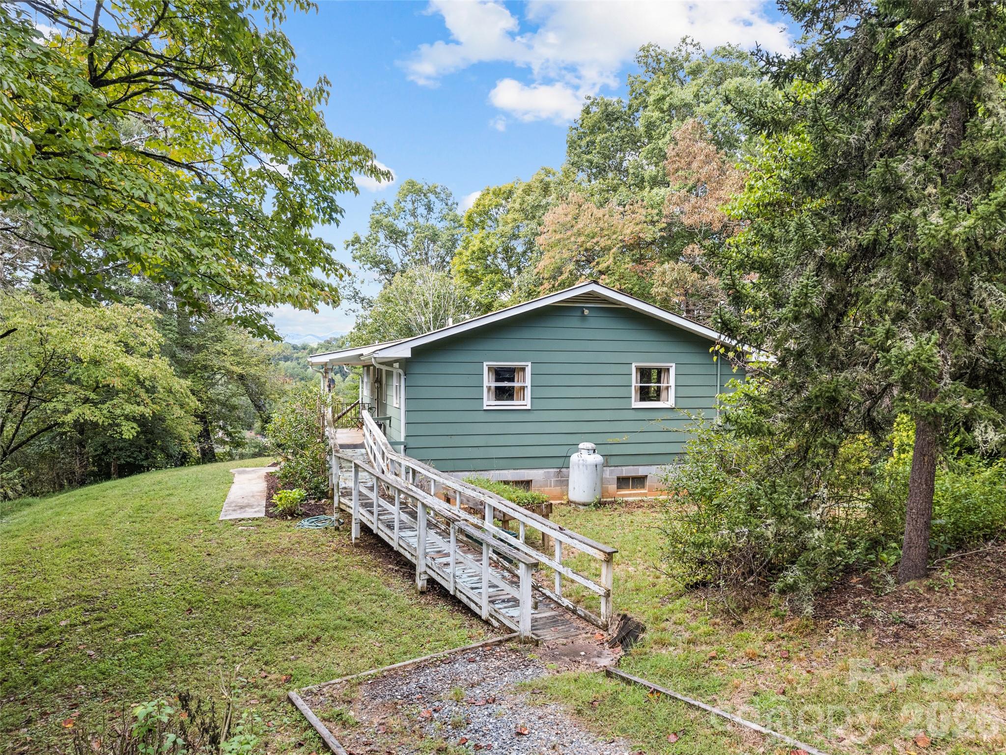 Single Family Residence at 177 Mica Ridge, Sylva, photo 2 of 33