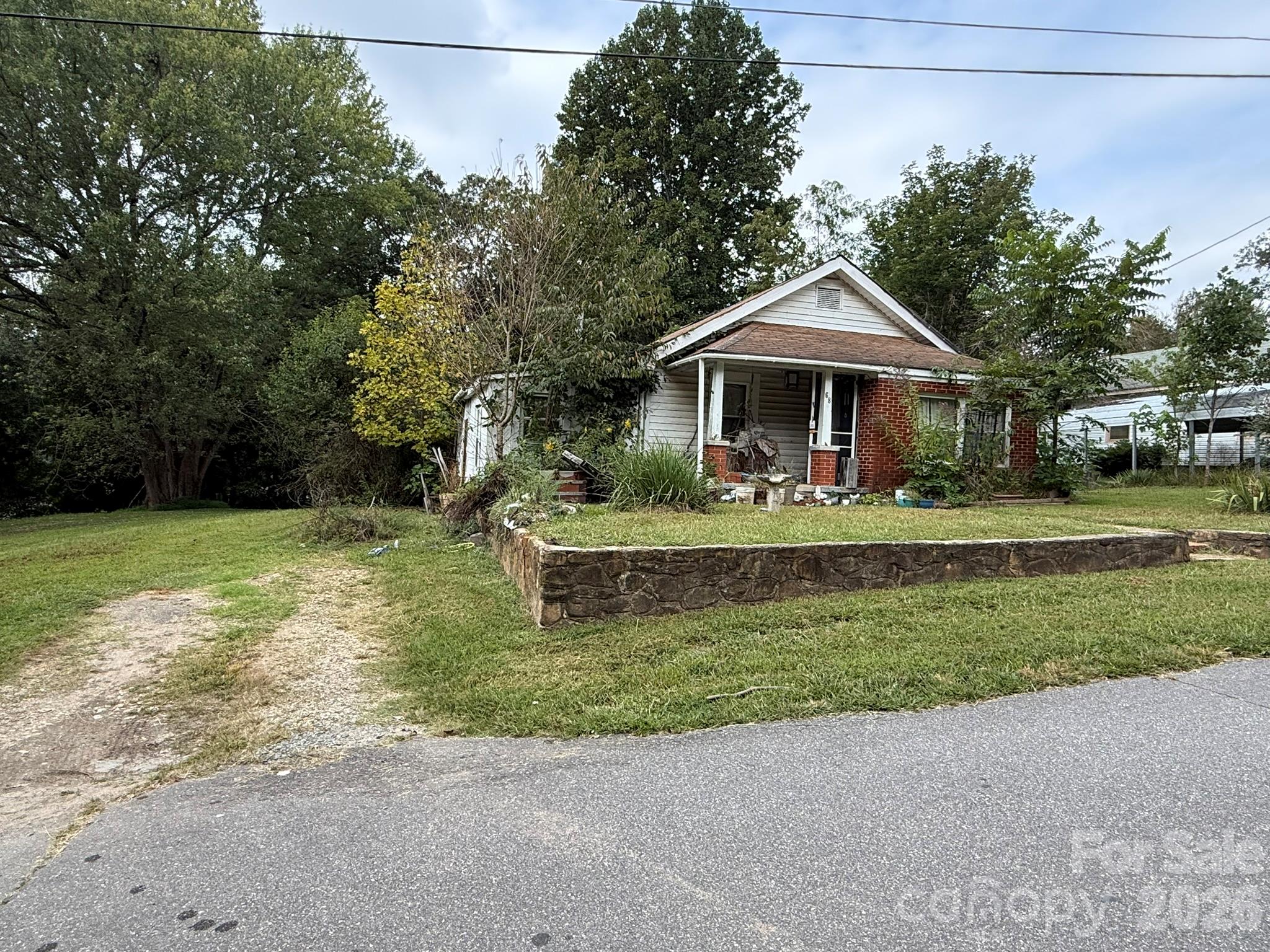 Single Family Residence at 68 Morris Avenue, Marion, photo 12 of 32