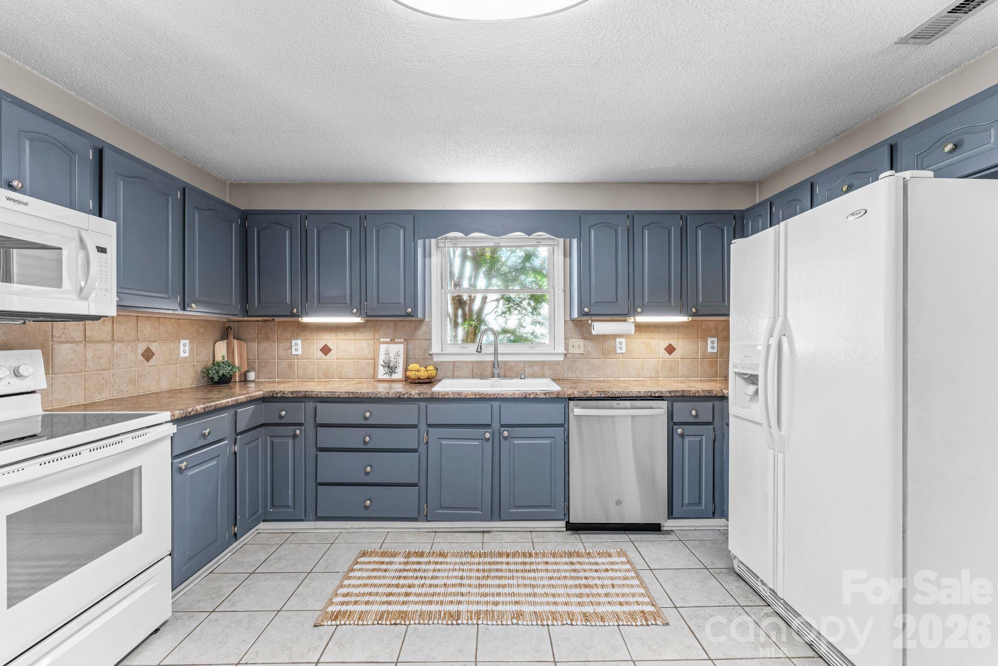 Kitchen - 302 Hidden Creek Circle, Salisbury