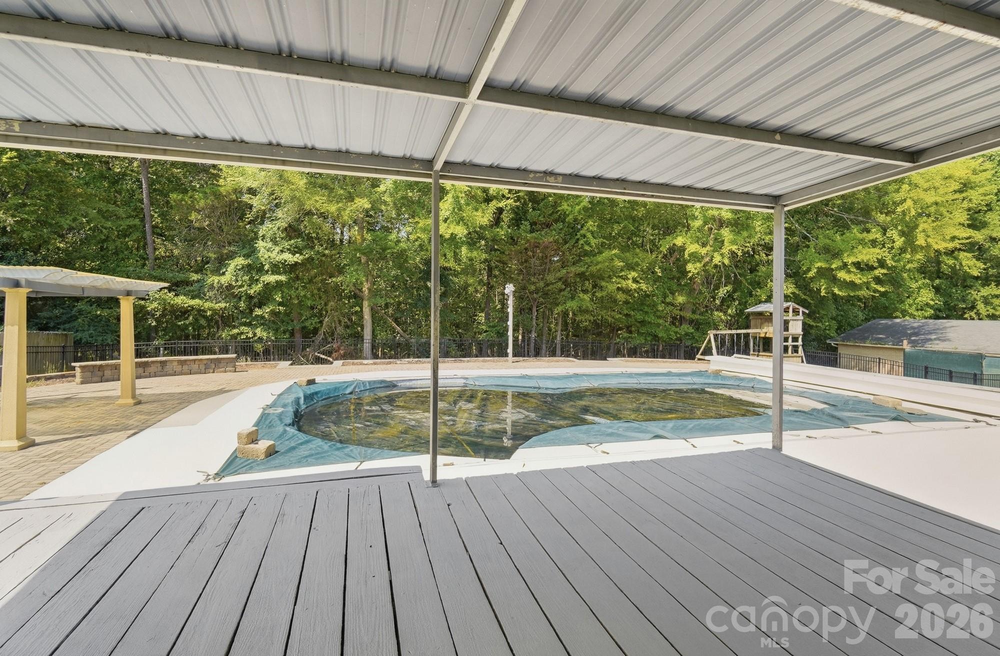 Backyard patio & Pool - 213 Lakeview Drive, Harrisburg