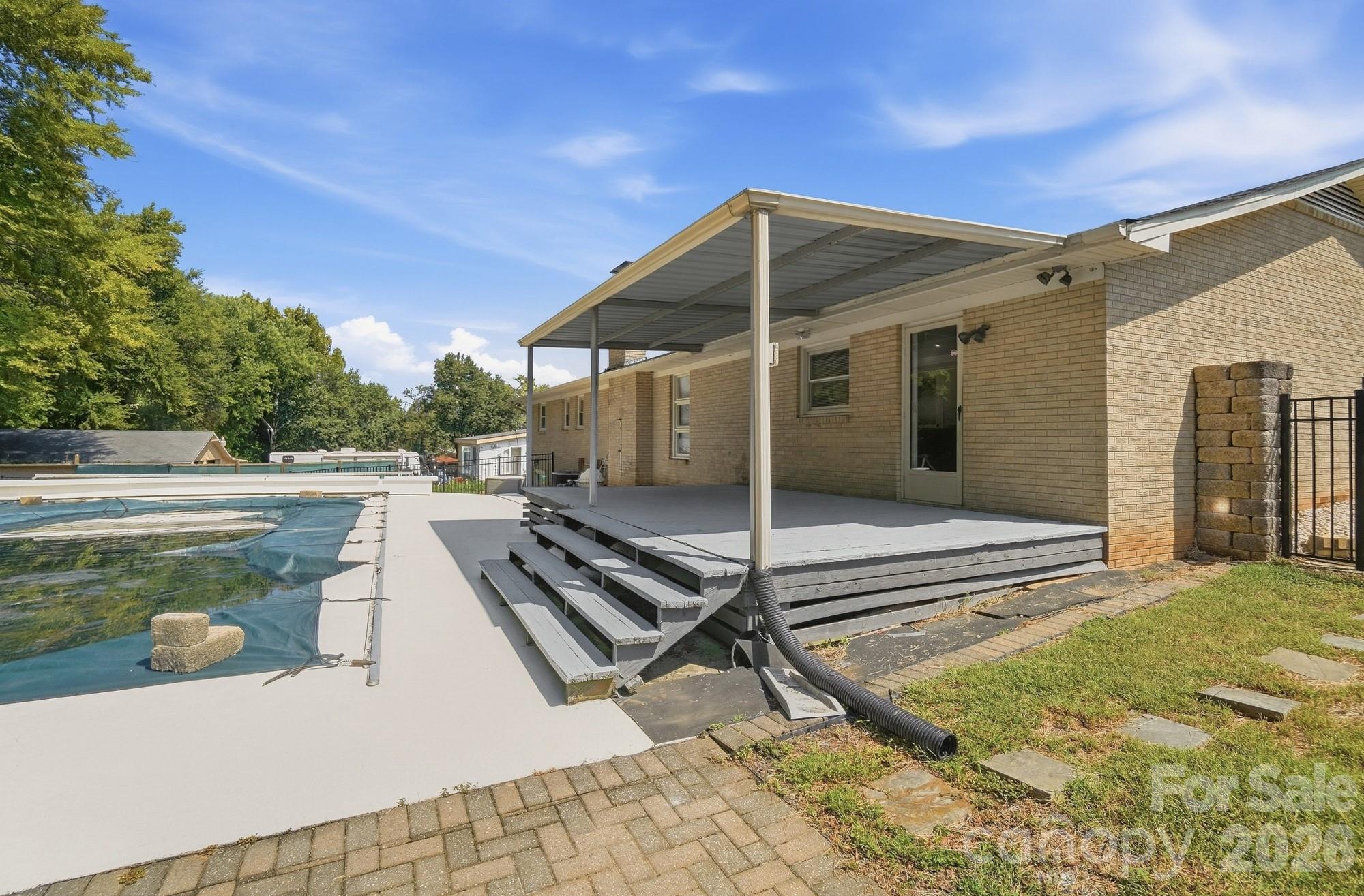 Backyard patio & Pool - 213 Lakeview Drive, Harrisburg