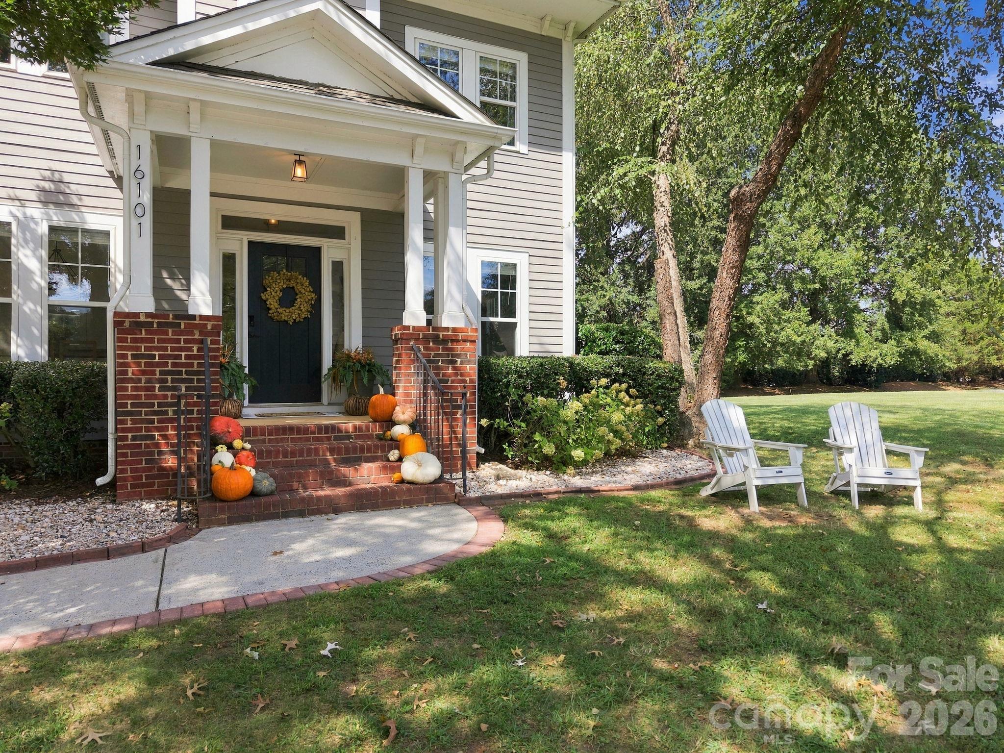 Single Family Residence at 16101 Kelly Park Circle, Huntersville, photo 3 of 46