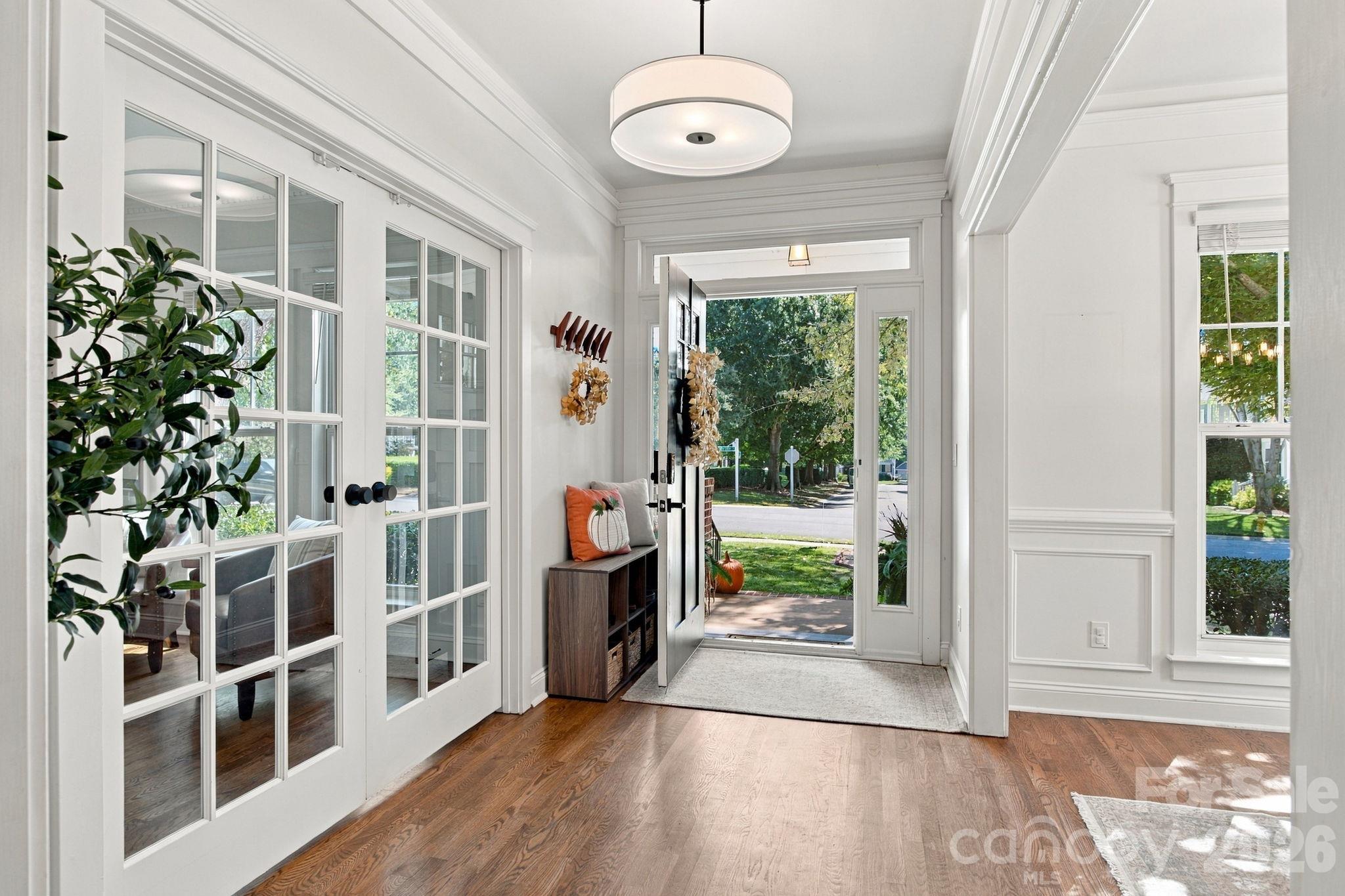 Single Family Residence at 16101 Kelly Park Circle, Huntersville, photo 5 of 46
