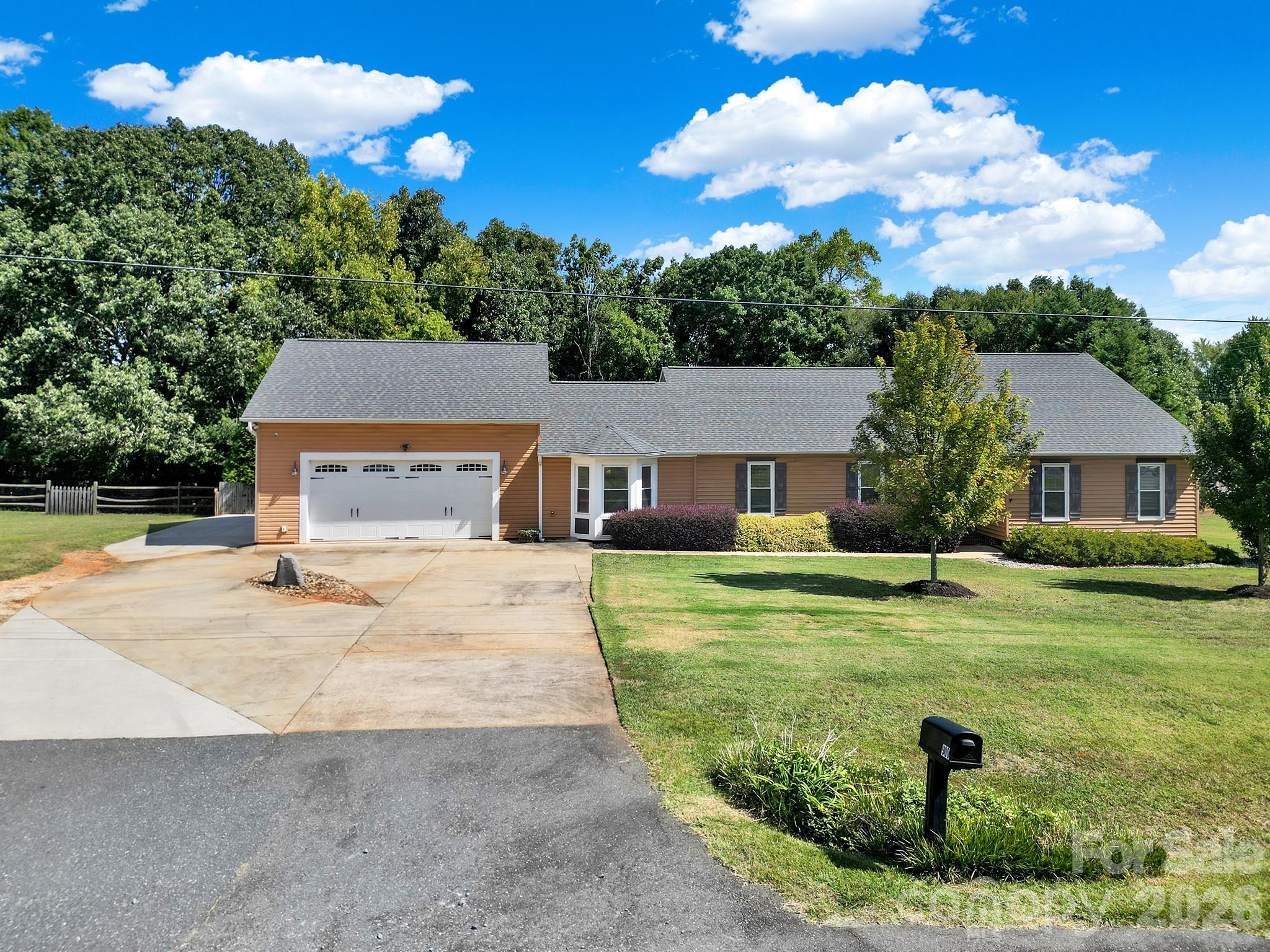 Single Family Residence at 900 Saddle Ridge Road, Fort Mill, photo 6 of 43