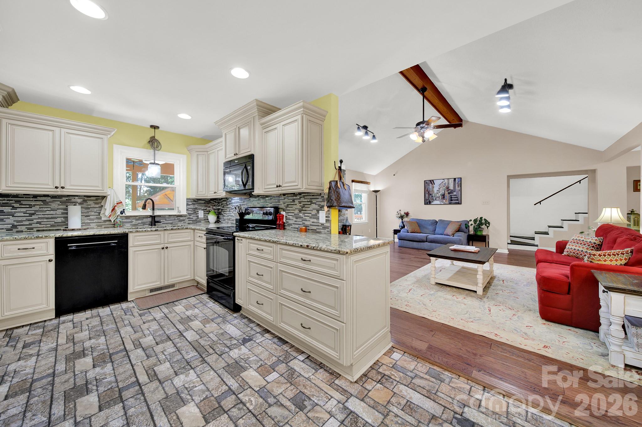 Single Family Residence at 900 Saddle Ridge Road, Fort Mill, photo 13 of 43