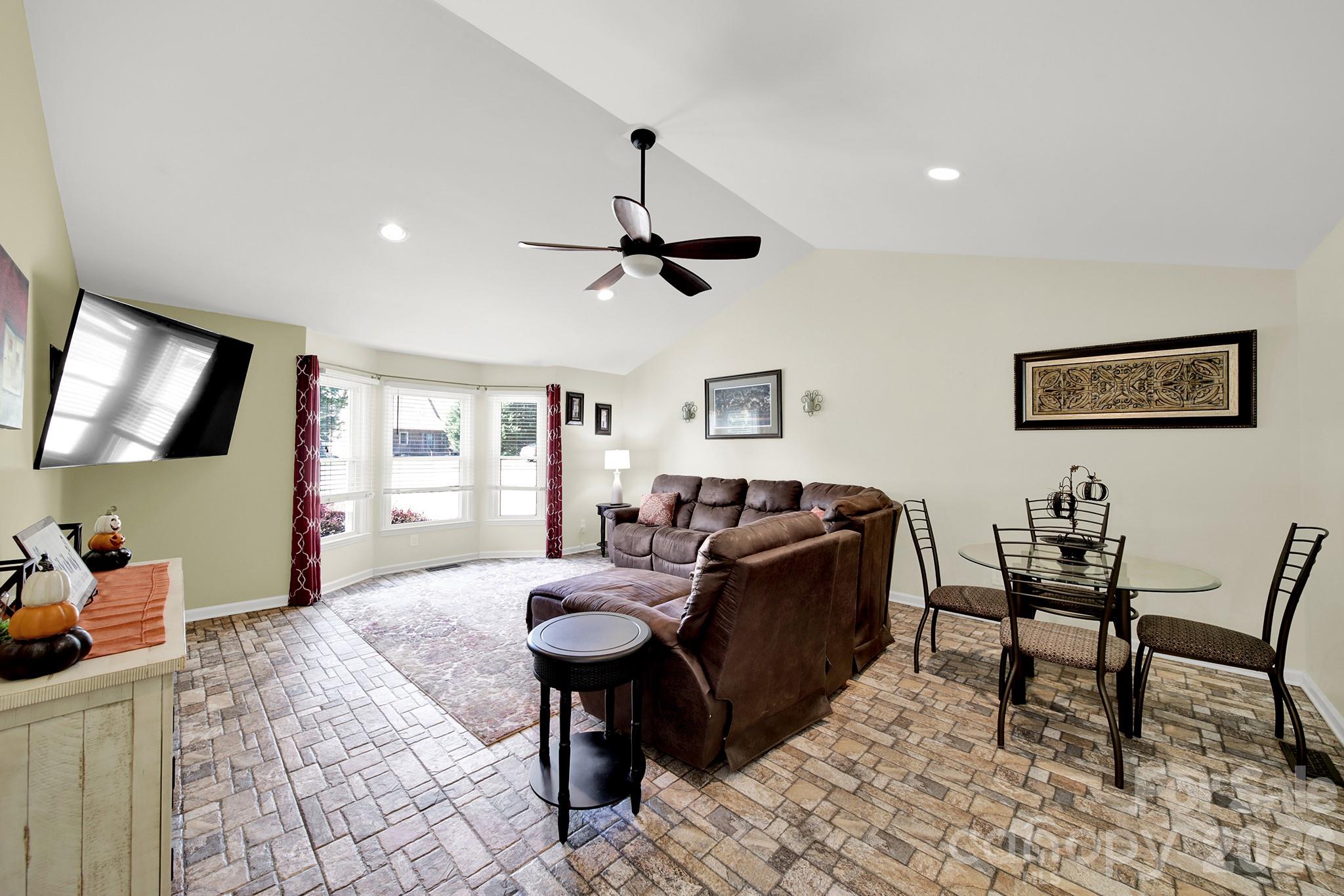 Single Family Residence at 900 Saddle Ridge Road, Fort Mill, photo 16 of 43