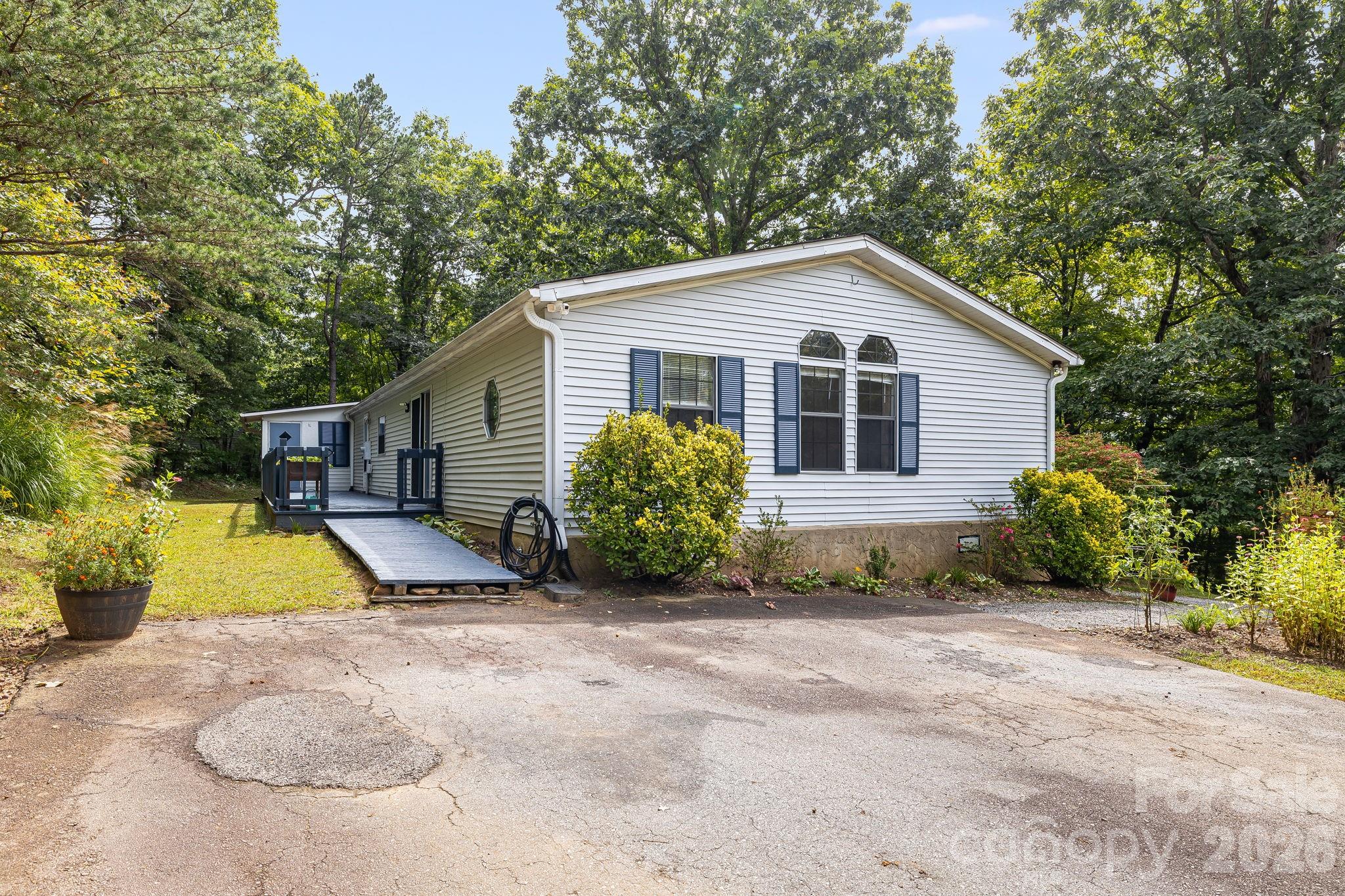 Single Family Residence at 75 Cliffview Drive, Asheville, photo 2 of 41