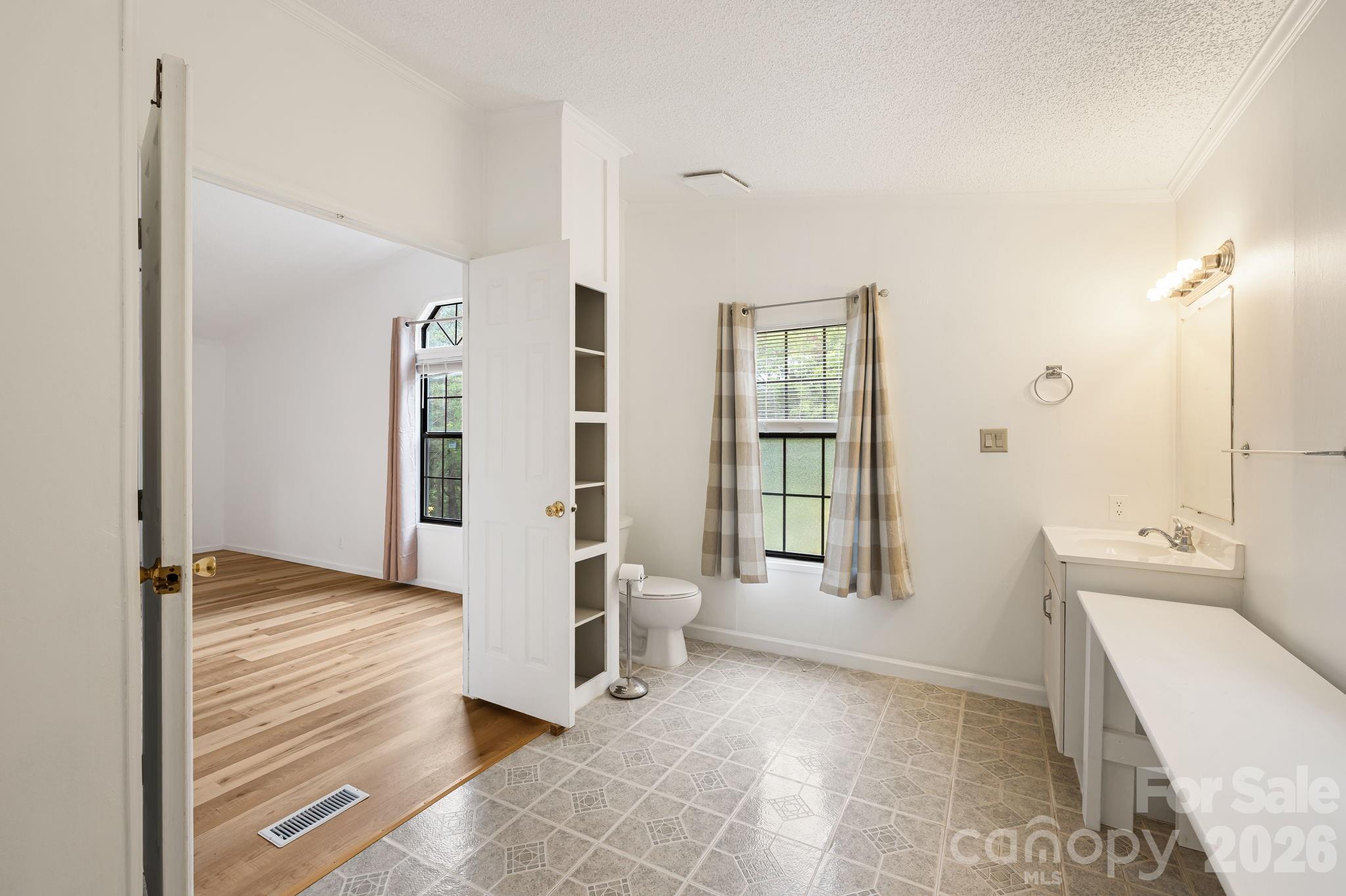 Single Family Residence at 75 Cliffview Drive, Asheville, photo 19 of 41