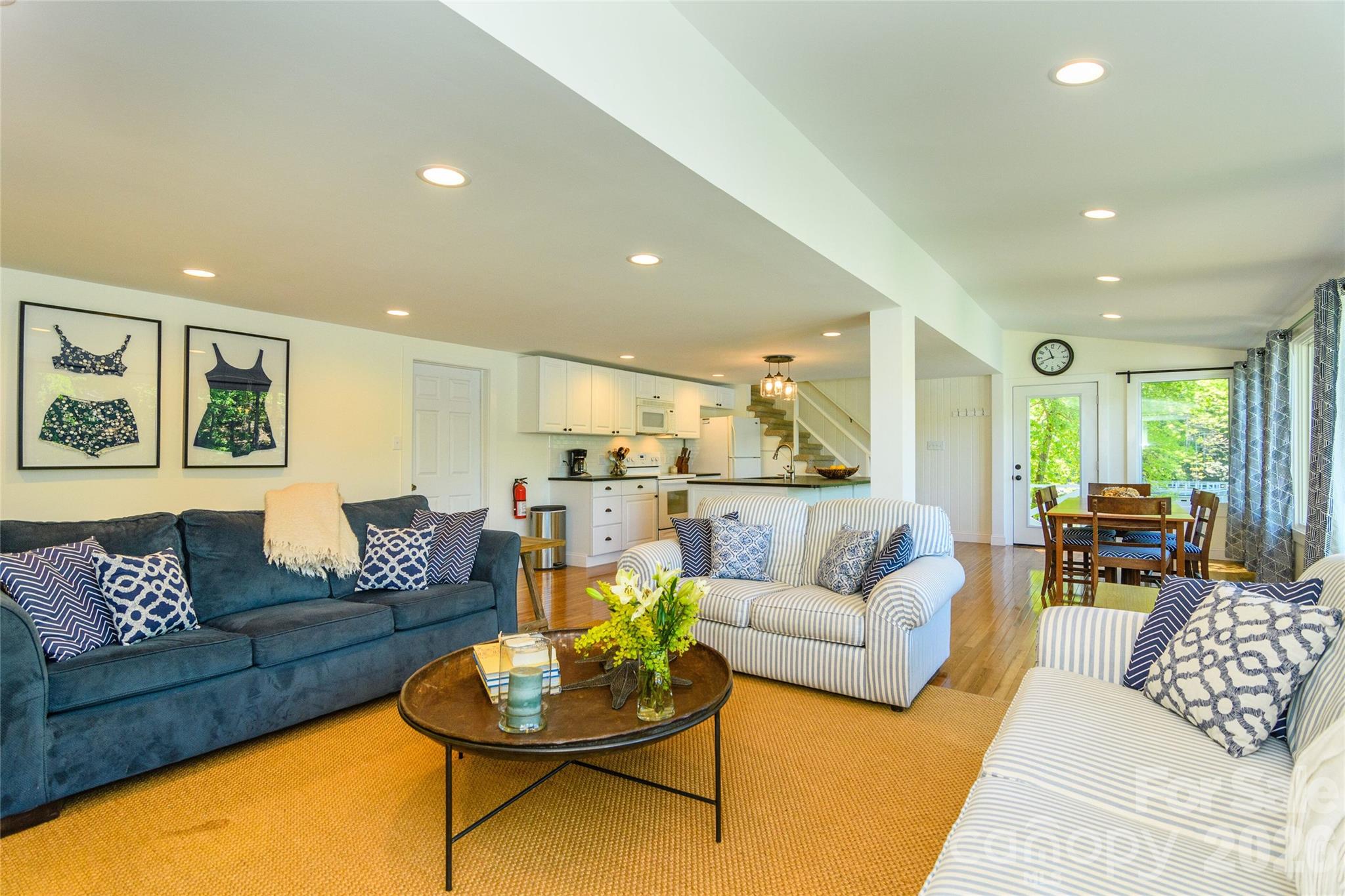 Single Family Residence at 138 Hummingbird Cove, Lake Lure, photo 5 of 28