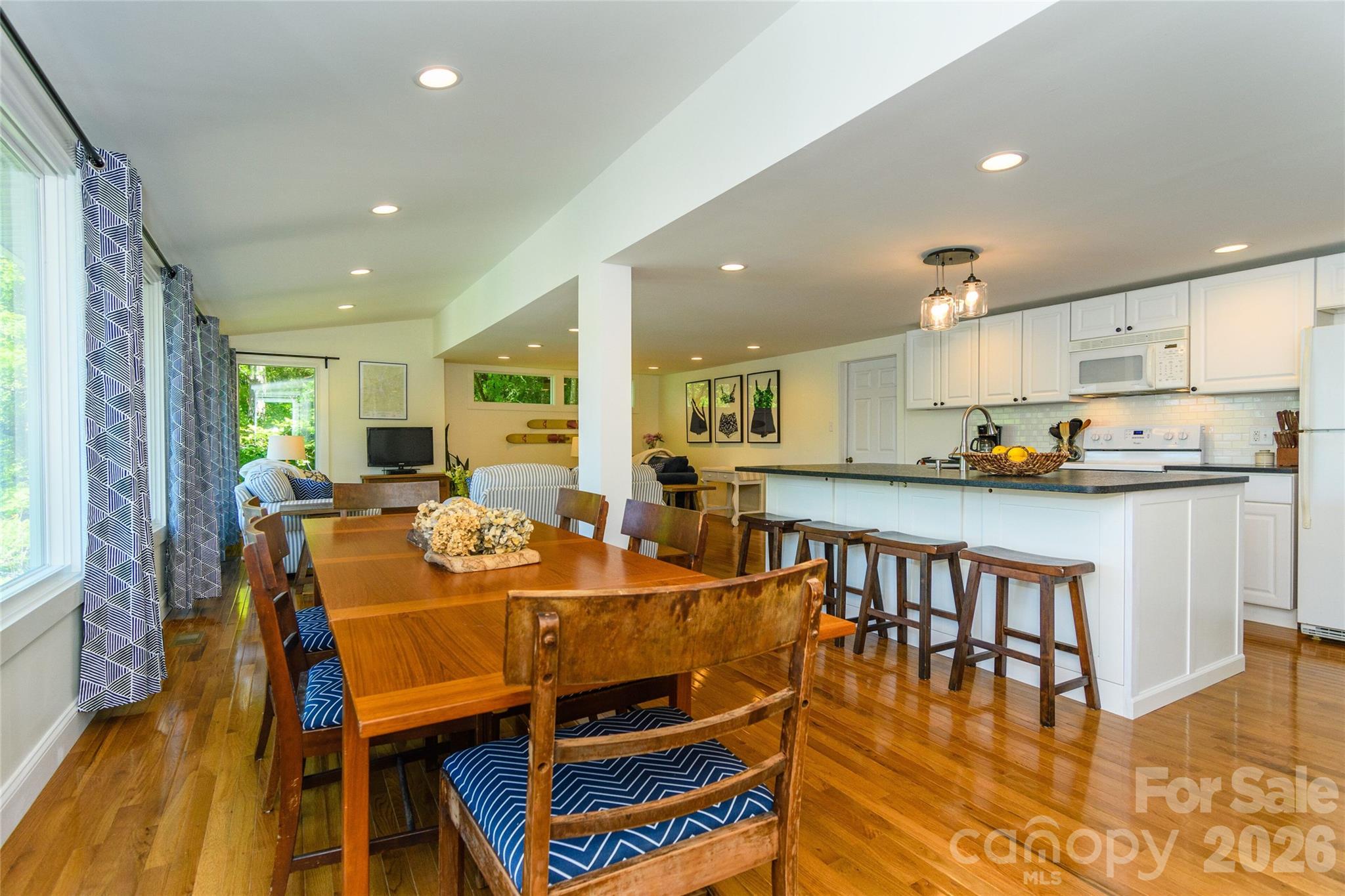 Single Family Residence at 138 Hummingbird Cove, Lake Lure, photo 7 of 28