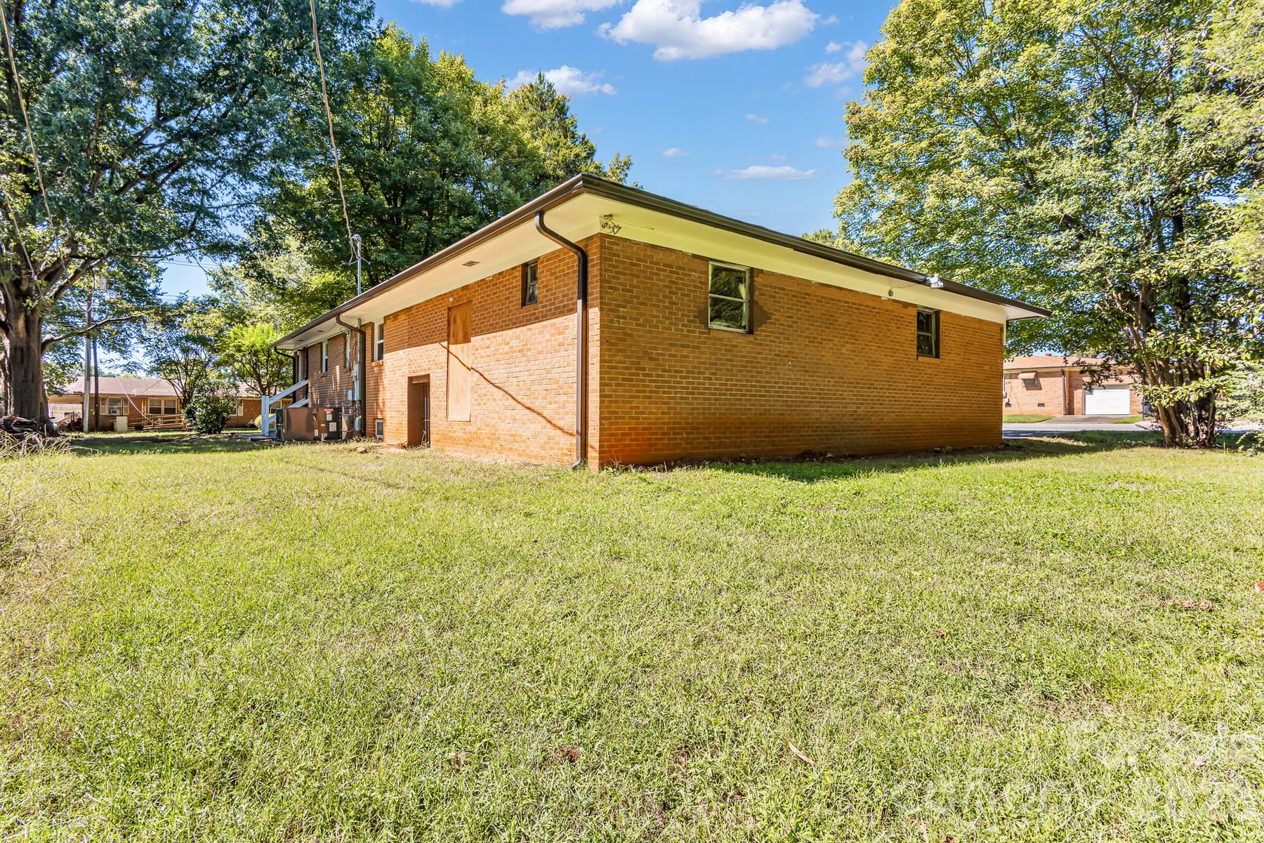 Single Family Residence at 402 E Horah Street, Salisbury, photo 41 of 45