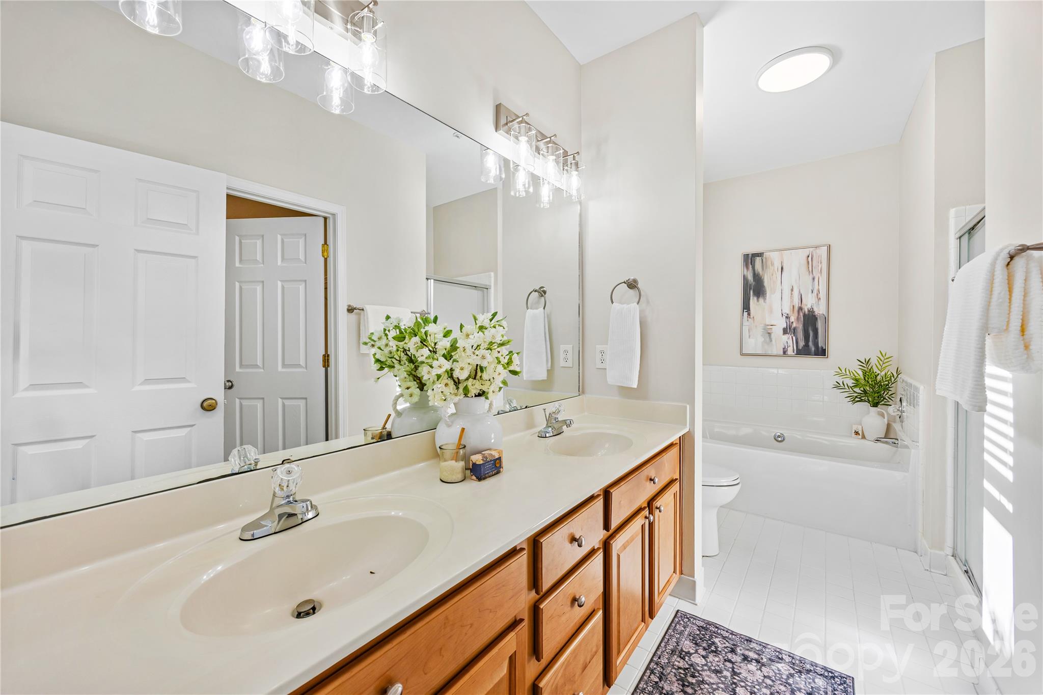 Beautiful primary en suite bathroom. - 915 Northeast Drive, Davidson