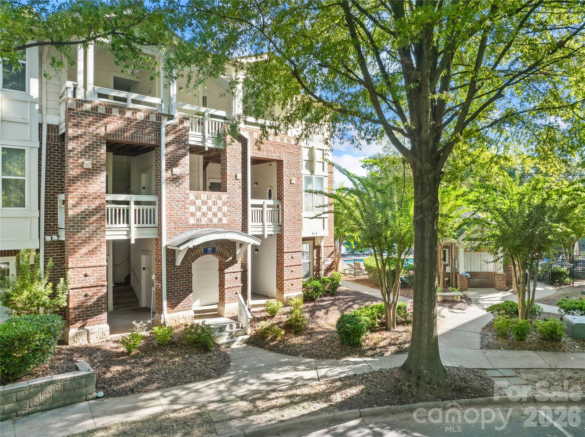 Ground floor corner, waterfront unit. Building #915. - 915 Northeast Drive, Davidson