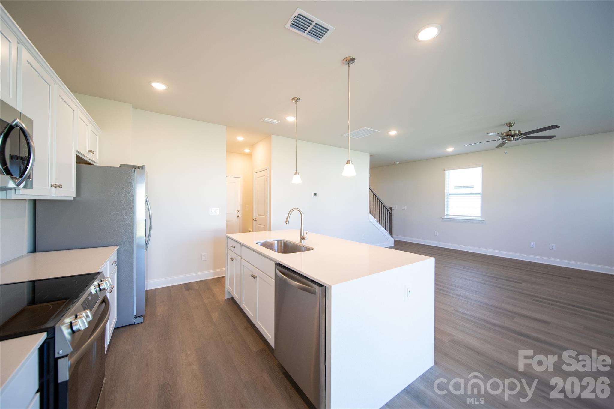 Single Family Residence at 539 Larragan Drive, Denver, photo 9 of 18
