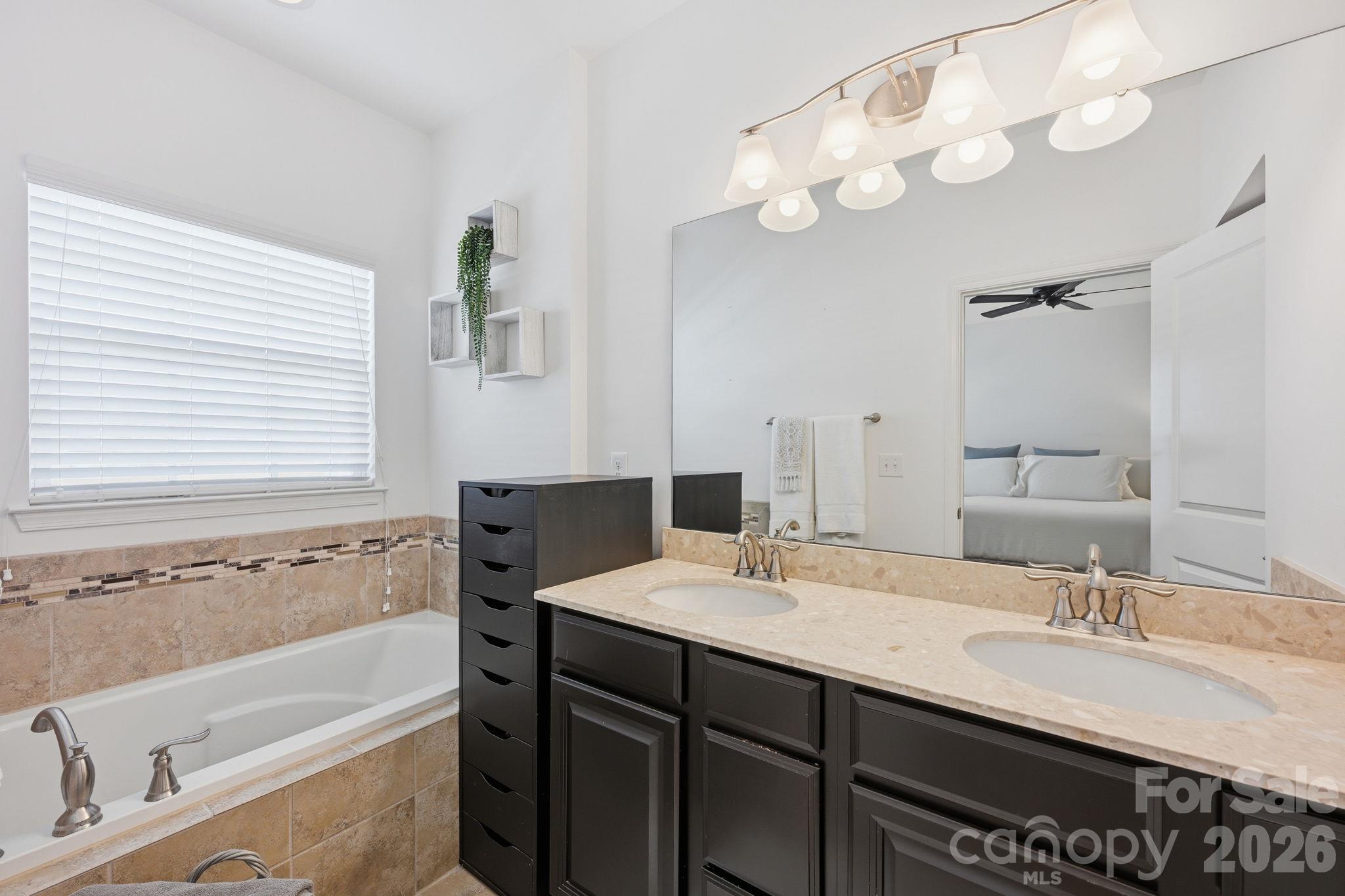 Townhouse at 1353 Jacemans Way, Cornelius, photo 14 of 41