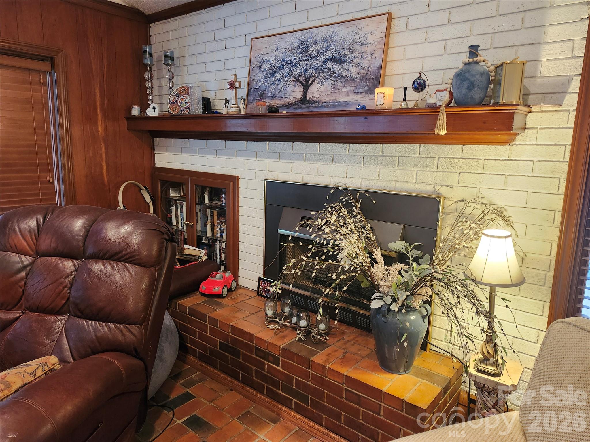 den fireplace - 2409 Griffith Road, Monroe