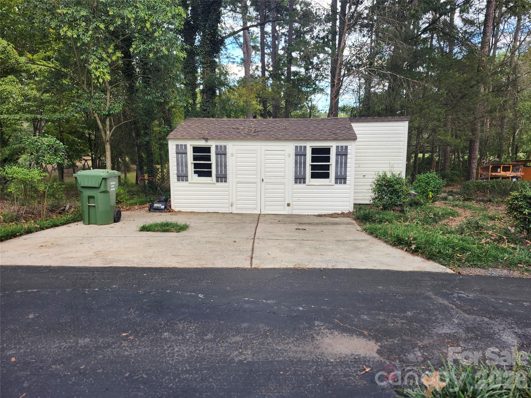 storage building - 2409 Griffith Road, Monroe