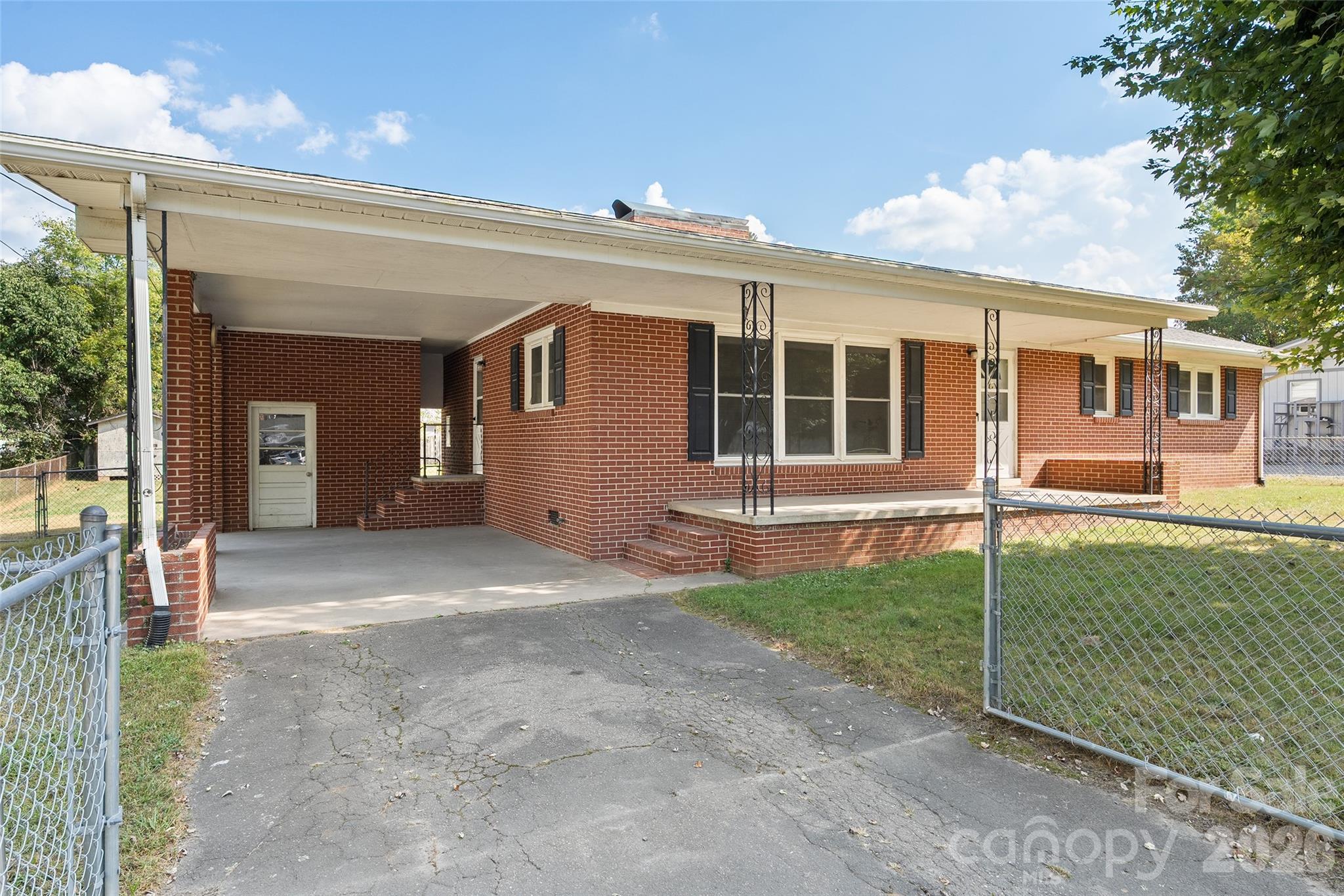 Single Family Residence at 1567 Allens Creek Road, Waynesville, photo 2 of 19