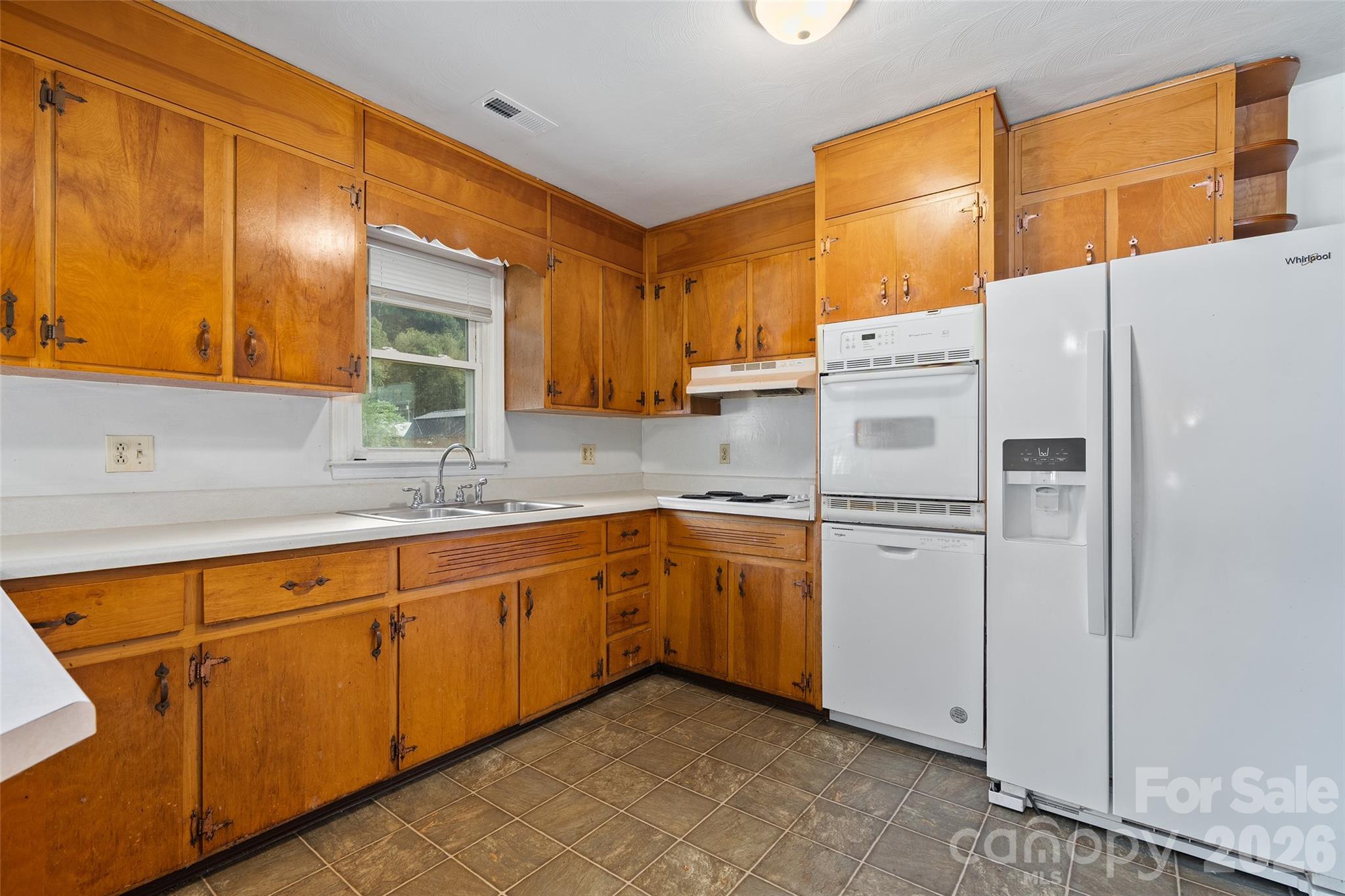 Single Family Residence at 1567 Allens Creek Road, Waynesville, photo 7 of 19
