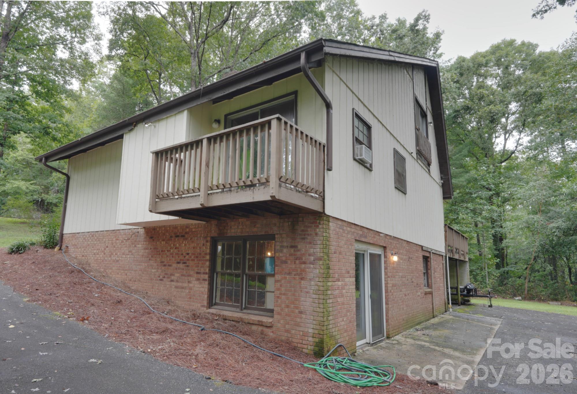 Single Family Residence at 7 Brookwood Lane, Taylorsville, photo 3 of 20