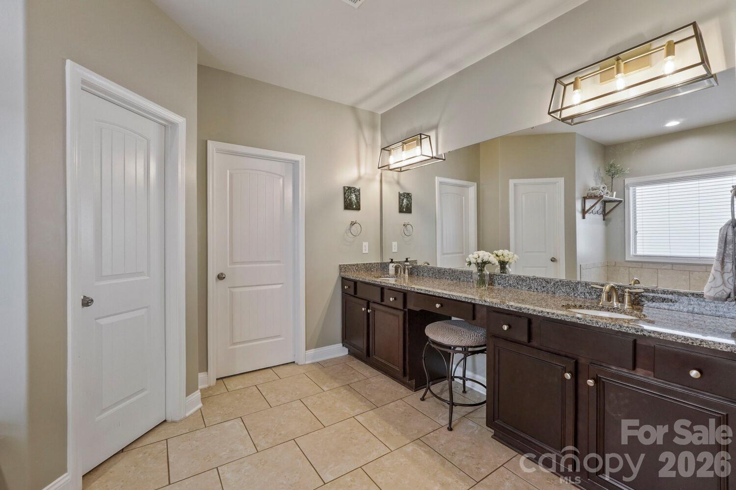 Primary Bathroom w/Dual Vanity & Private Water Closet - 2944 Donegal Drive, Kannapolis
