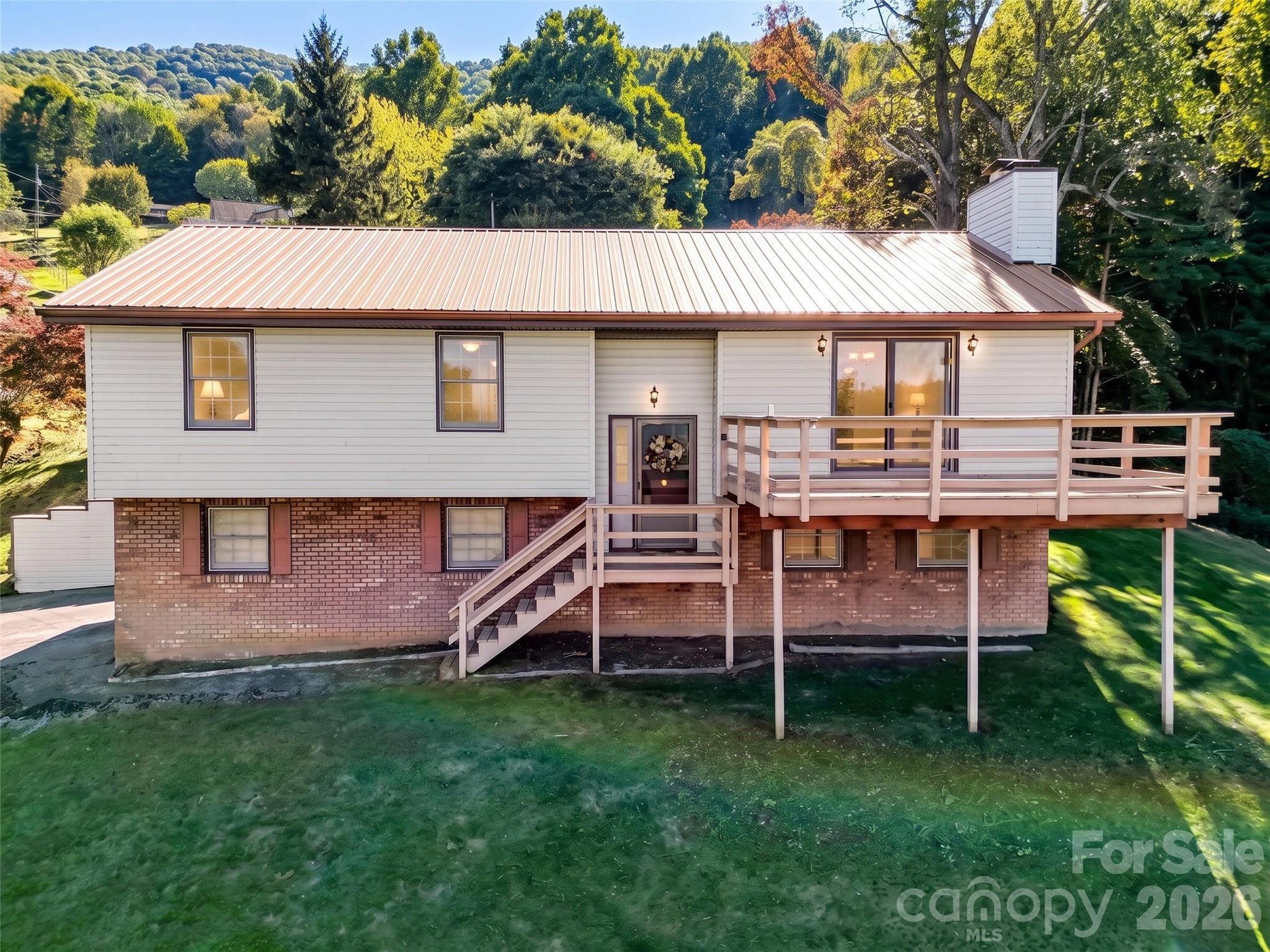 Single Family Residence at 110 Atari Road, Waynesville