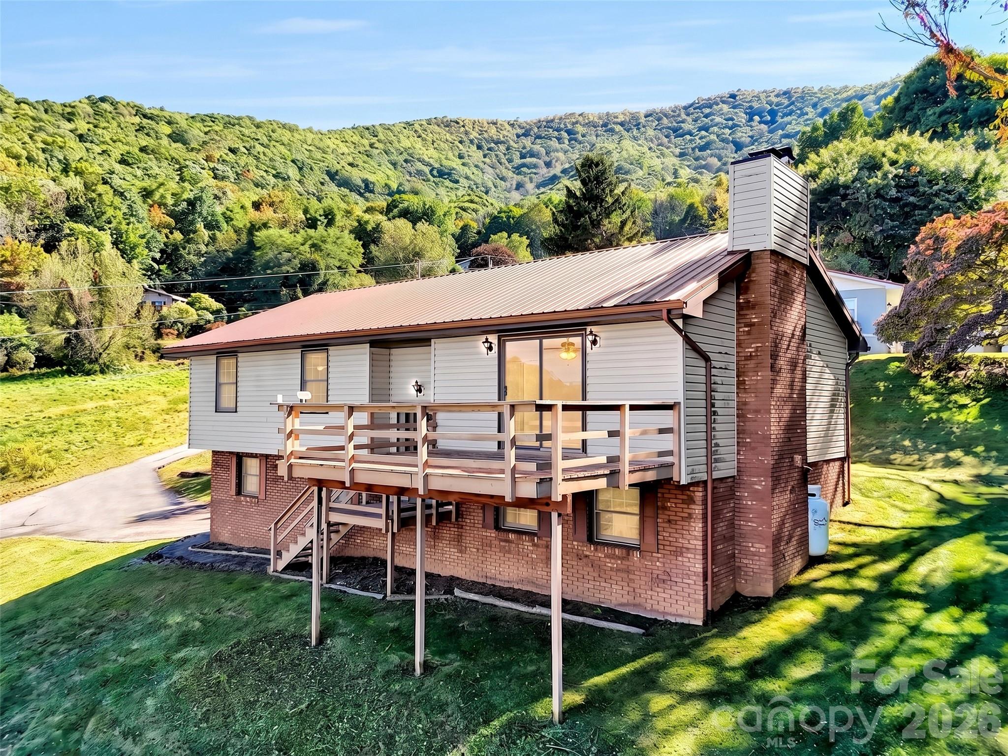 Single Family Residence at 110 Atari Road, Waynesville, photo 3 of 41