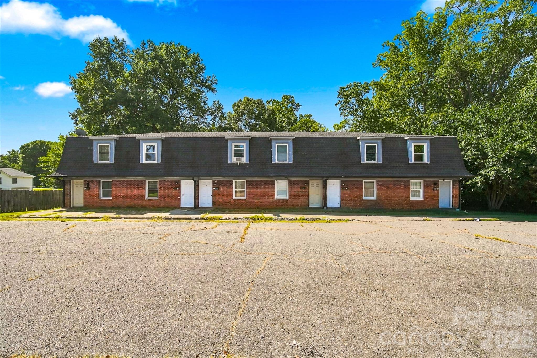 Apartment at 402 S Ashe Avenue, Newton, photo 4 of 48