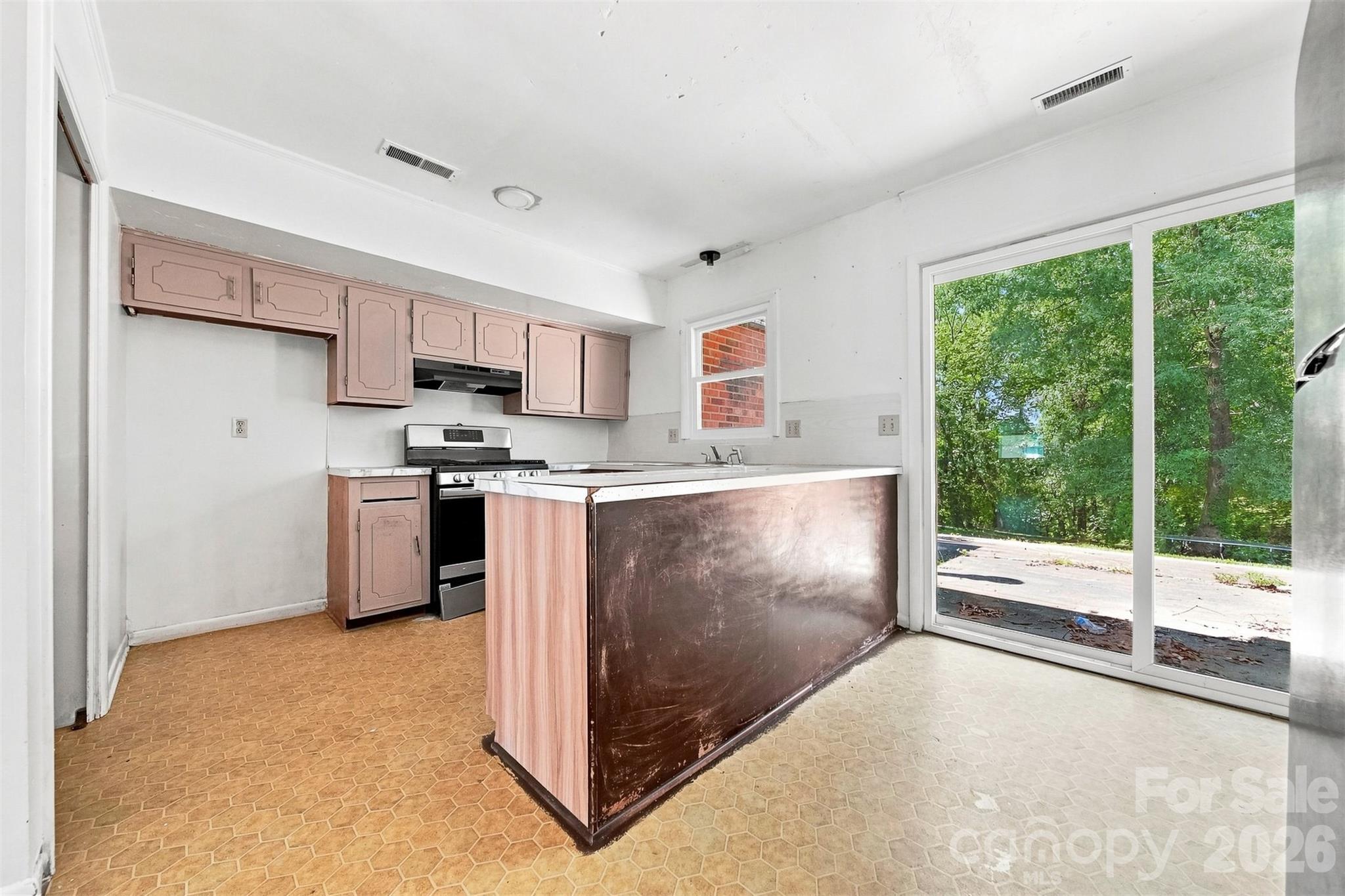 Apartment at 402 S Ashe Avenue, Newton, photo 12 of 48