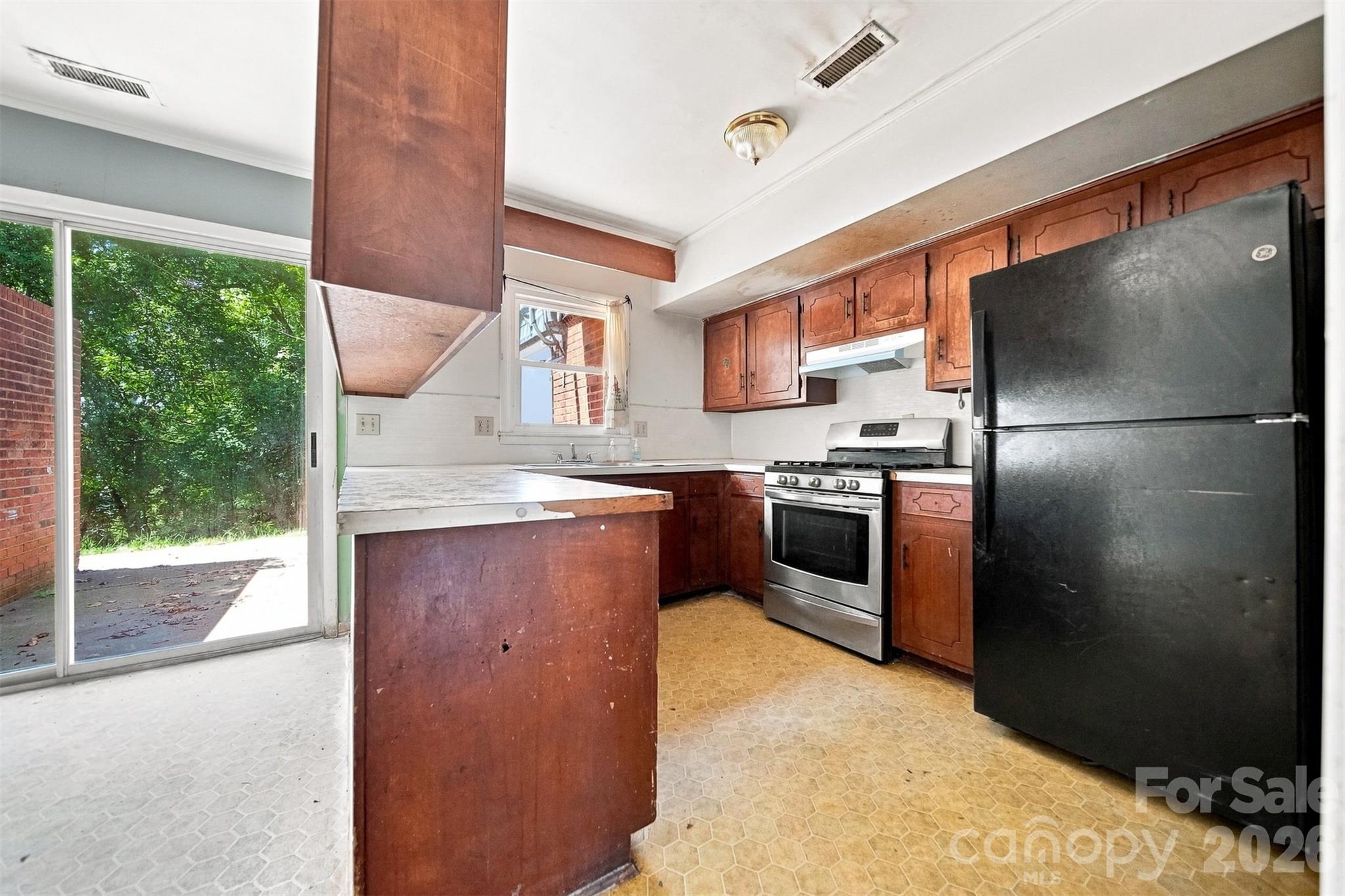 Apartment at 402 S Ashe Avenue, Newton, photo 13 of 48