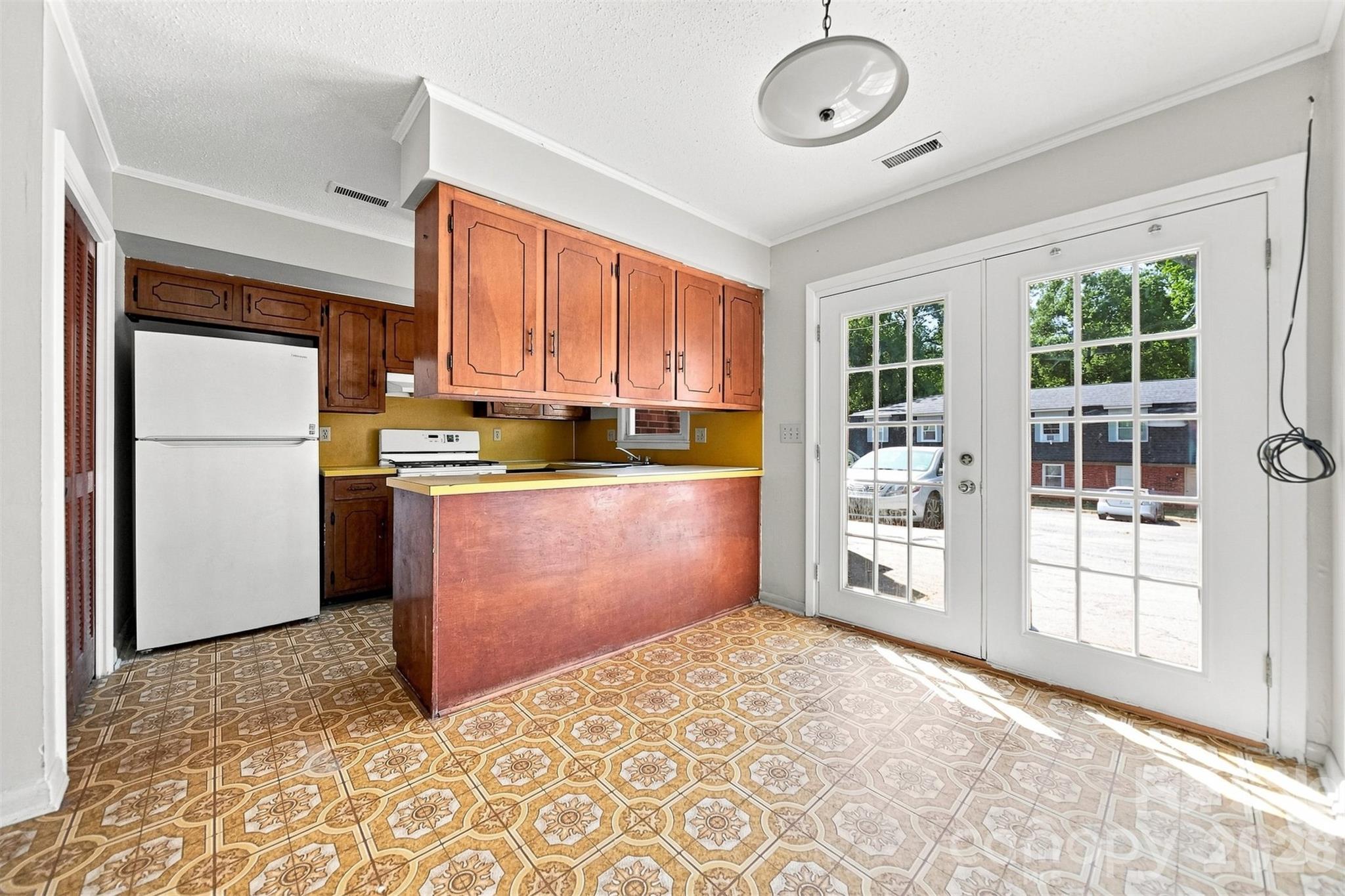Apartment at 402 S Ashe Avenue, Newton, photo 18 of 48