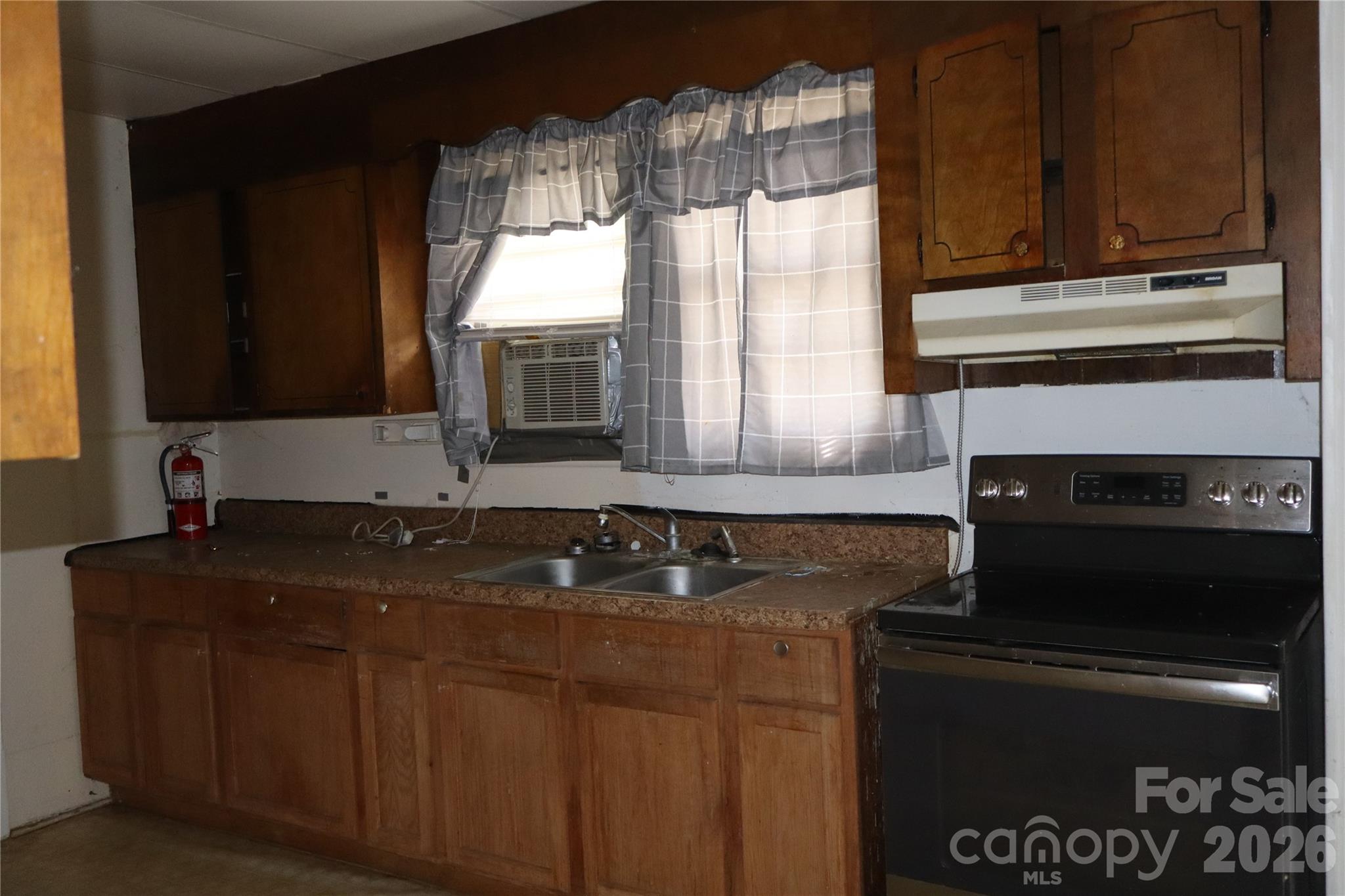 Single Family Residence at 736 2nd Avenue SW, Hickory, photo 9 of 14