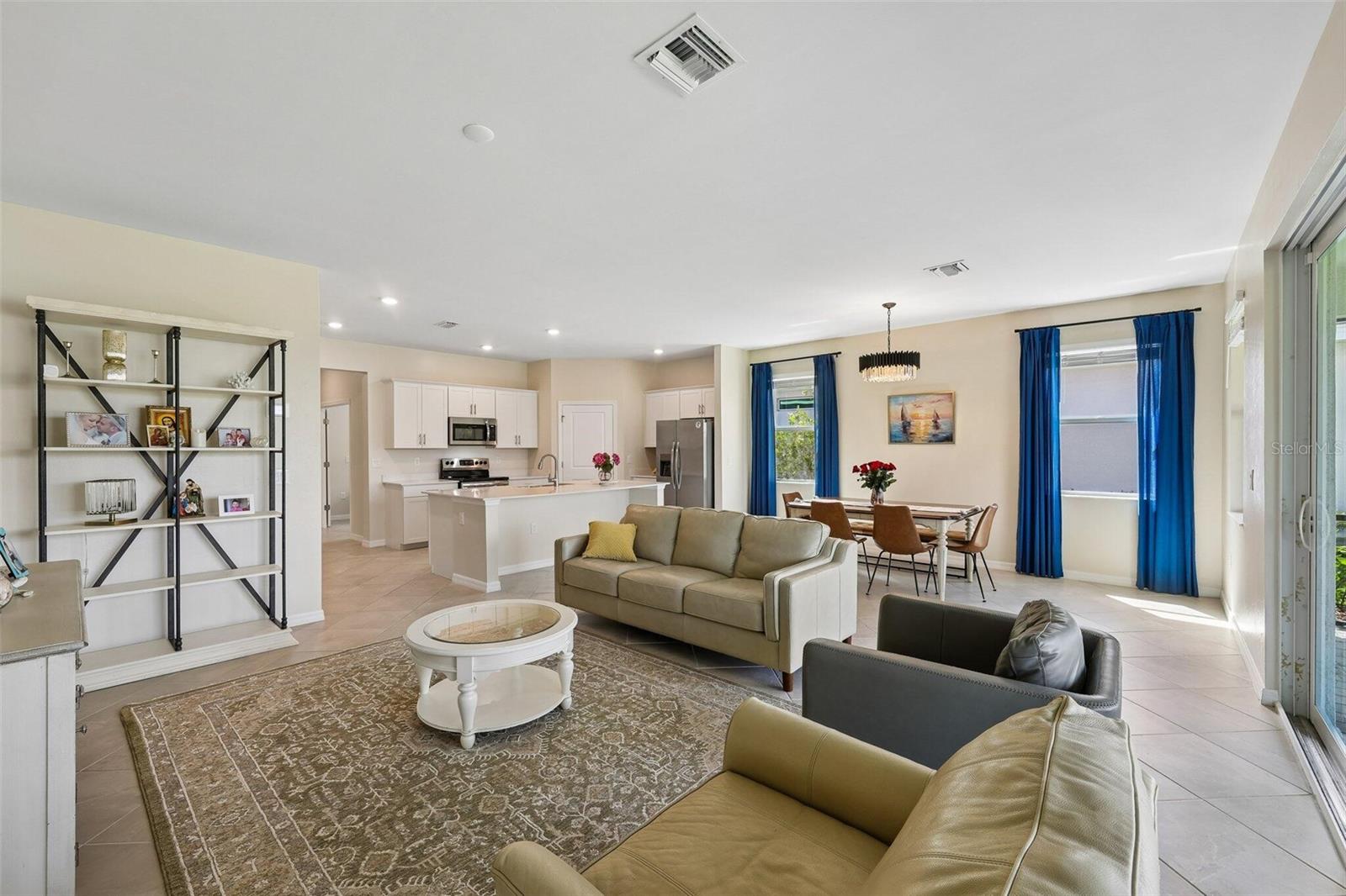 Single Family Residence at 11177 PINOT DR, VENICE, photo 4 of 44