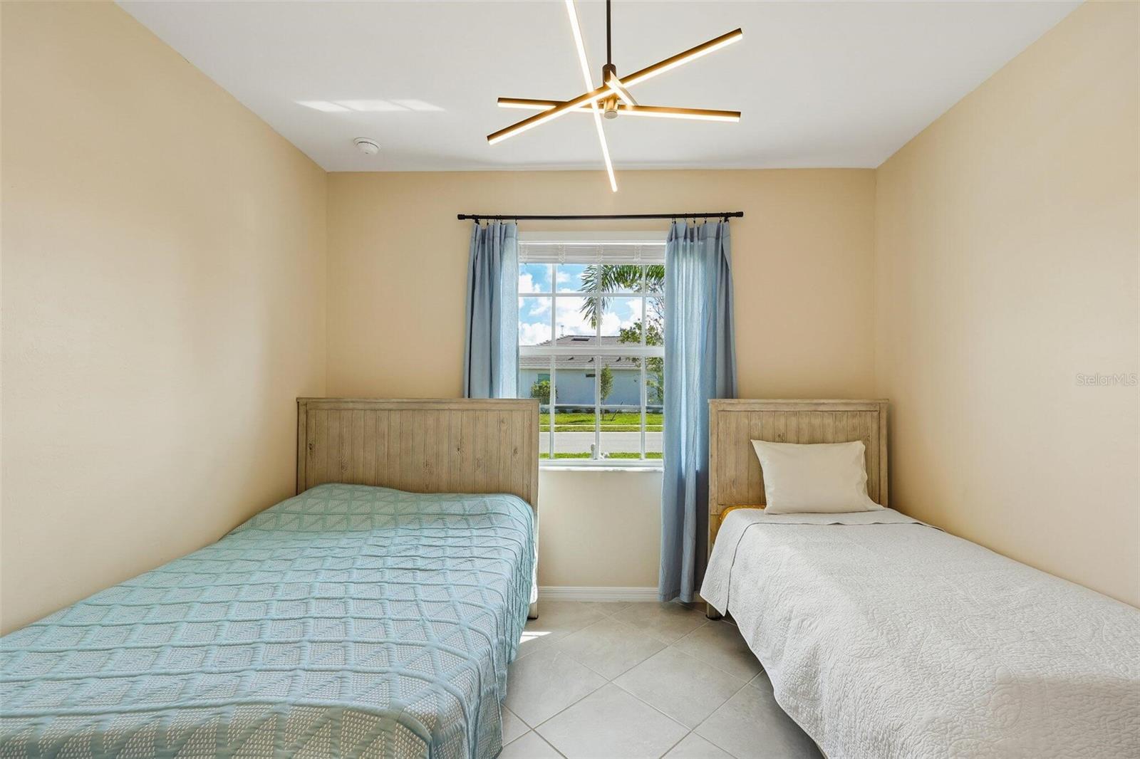 Single Family Residence at 11177 PINOT DR, VENICE, photo 14 of 44