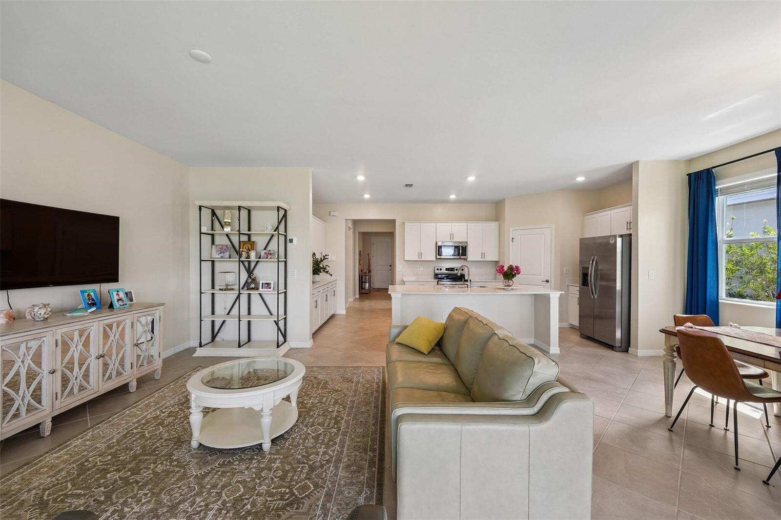 Single Family Residence at 11177 PINOT DR, VENICE, photo 19 of 44