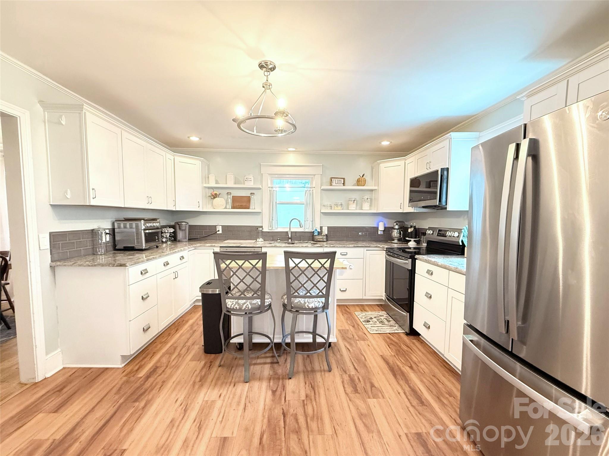 Updated Kitchen with Granite & Center Island with Seating - 1131 Richmond Drive, Rock Hill