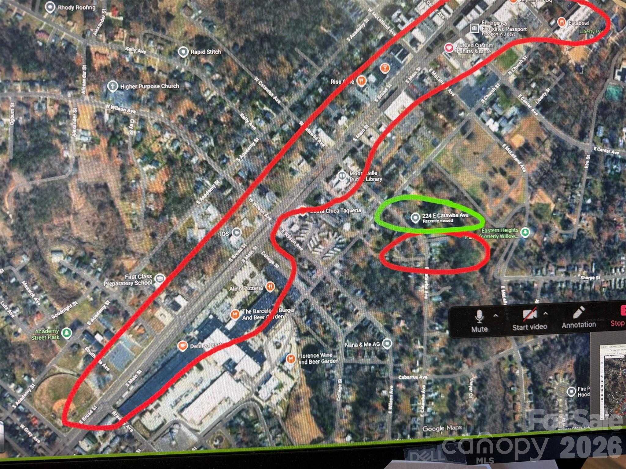 Great location to Many shops and restaurants, Art, Library Parks etc. - 224 E Catawba Avenue, Mooresville