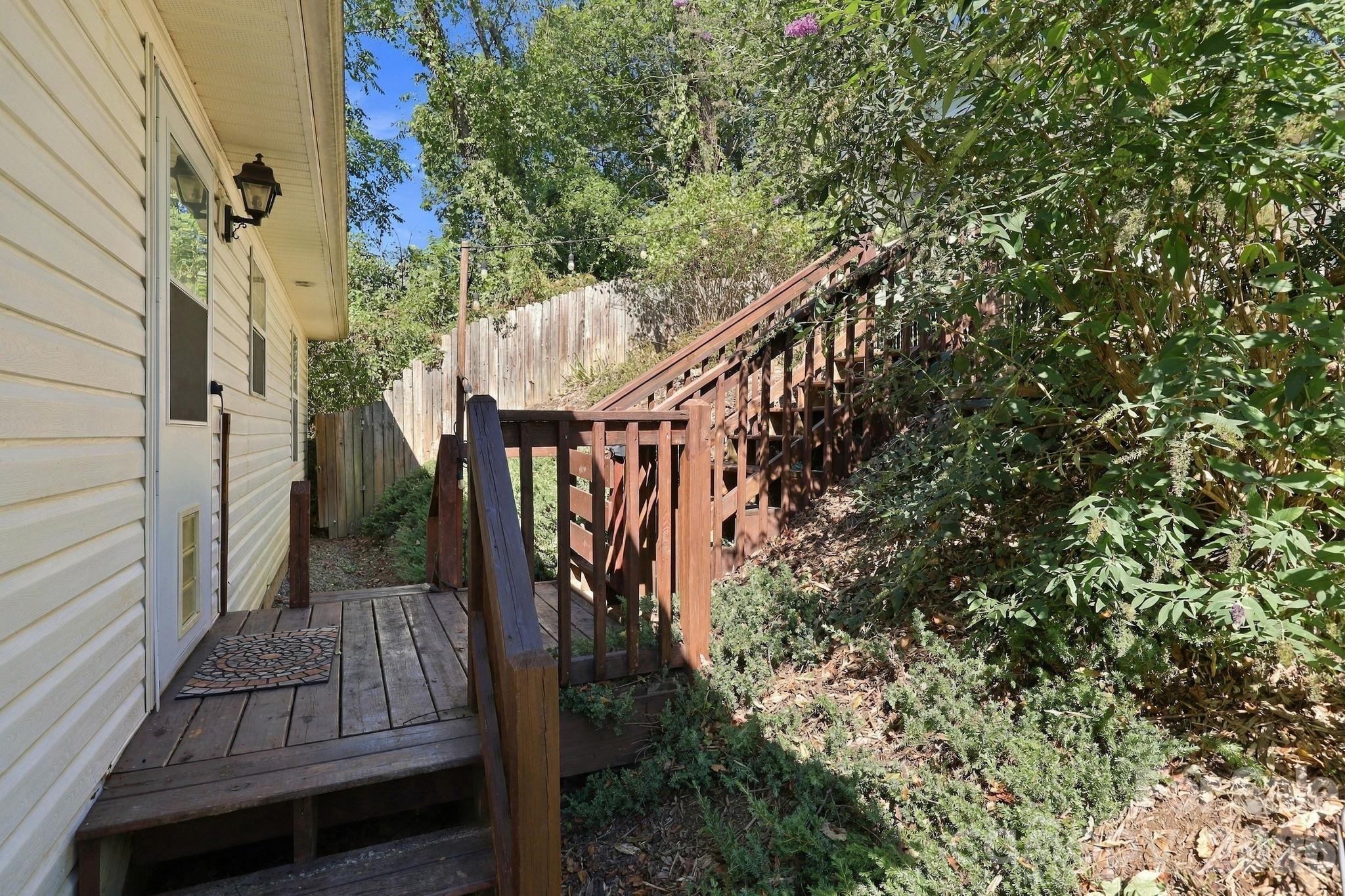 Single Family Residence at 10 Foggy Hollow Trail, Asheville, photo 23 of 39