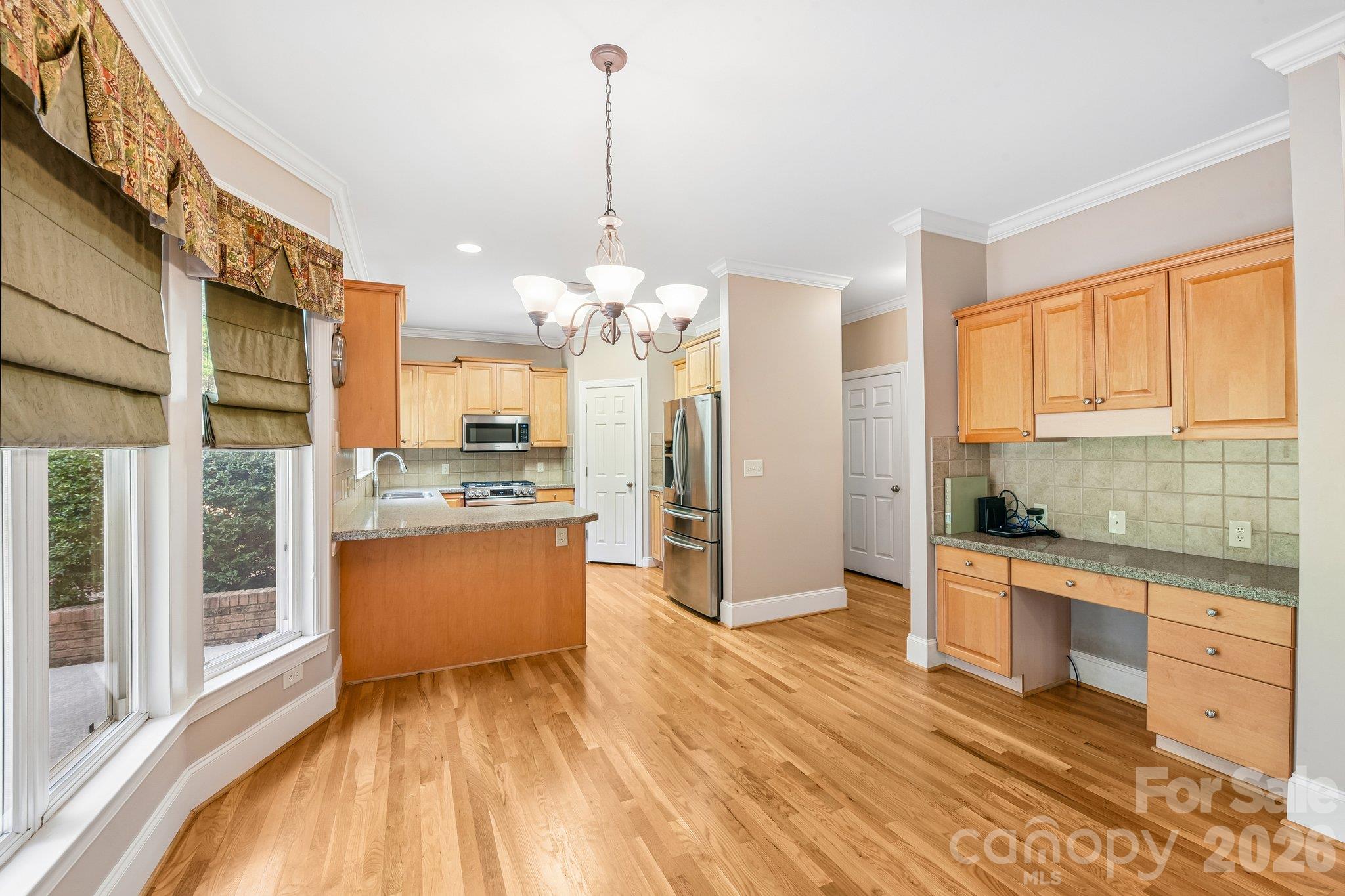 Eat in Kitchen - 3573 Lake Shore Road S, Denver