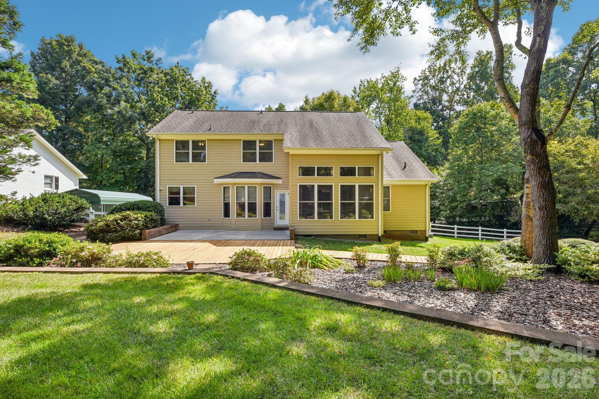 Entertain in your backyard - 3573 Lake Shore Road S, Denver