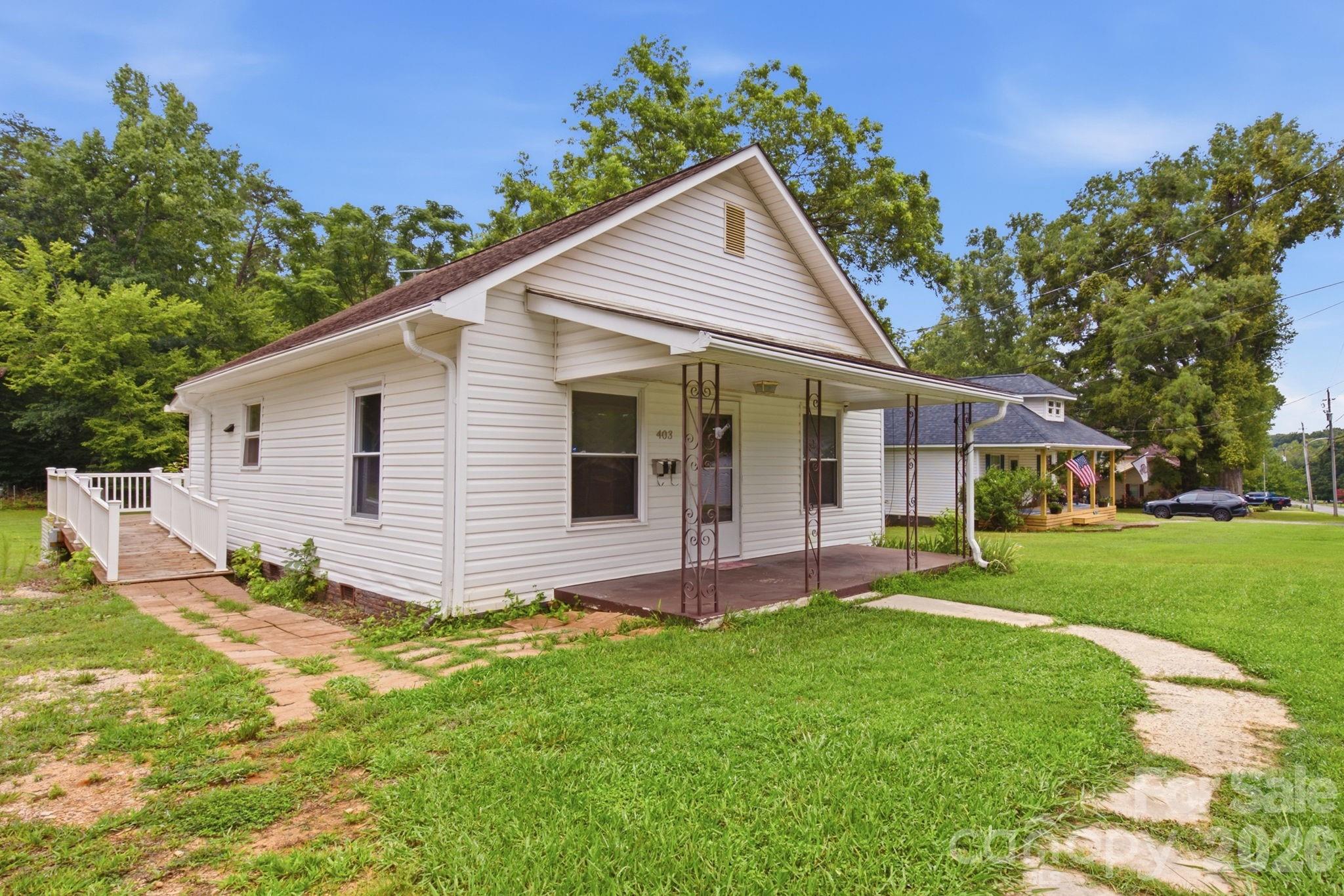Single Family Residence at 403 Faulkner Street, Clover, photo 3 of 35
