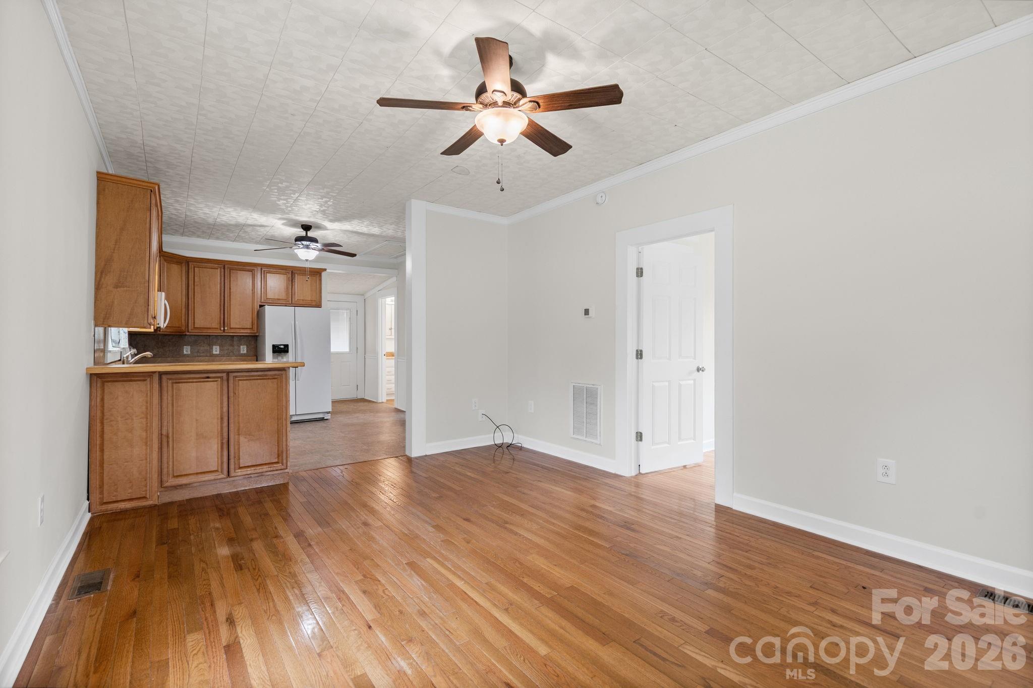 Single Family Residence at 403 Faulkner Street, Clover, photo 10 of 35