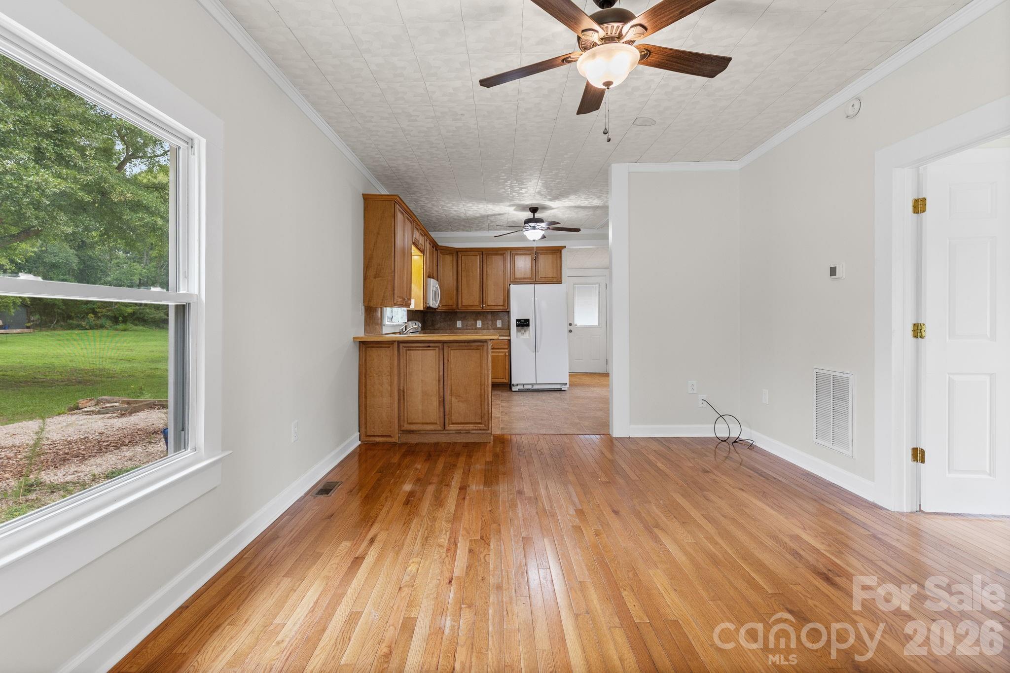 Single Family Residence at 403 Faulkner Street, Clover, photo 11 of 35