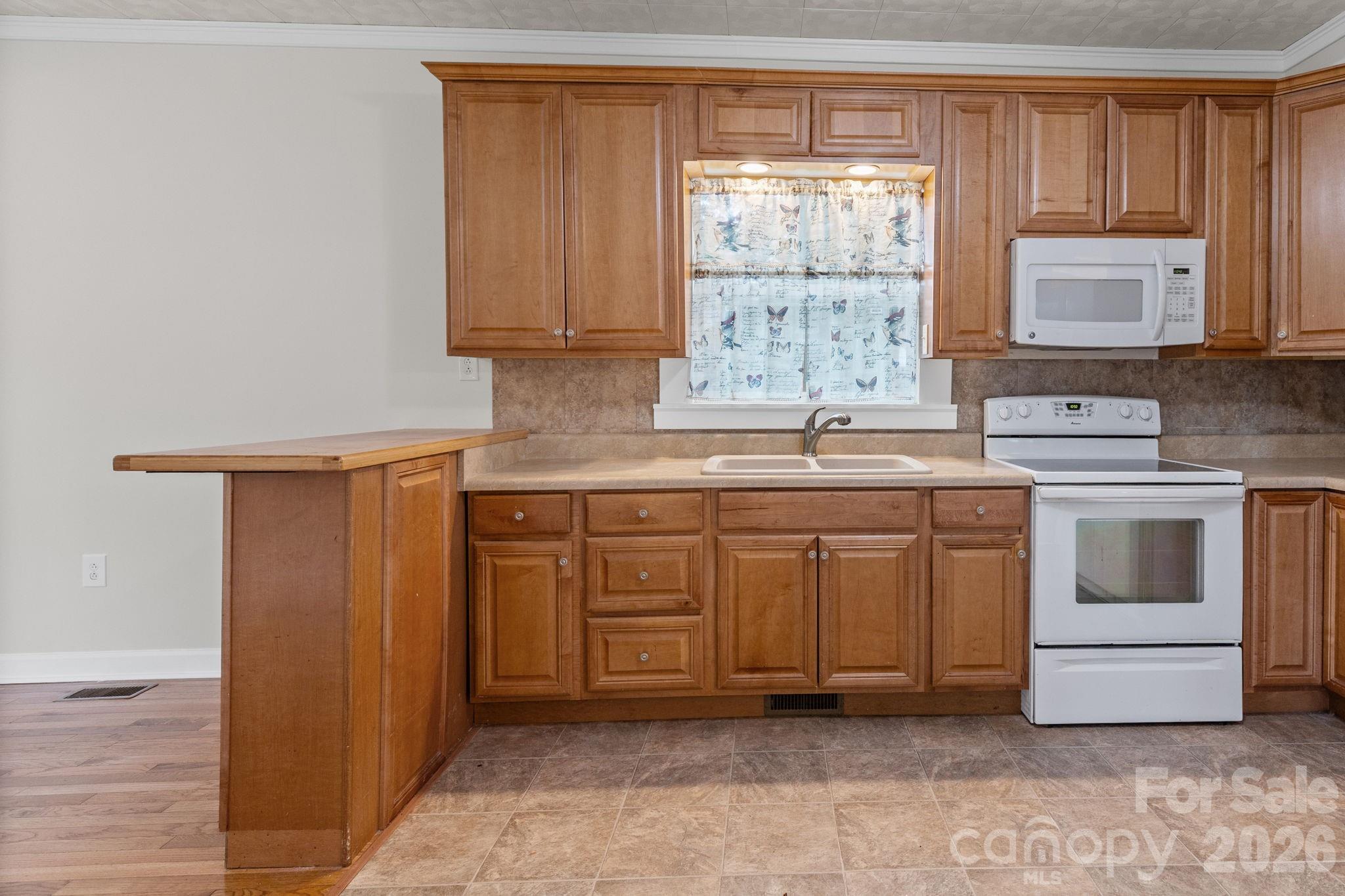 Single Family Residence at 403 Faulkner Street, Clover, photo 13 of 35