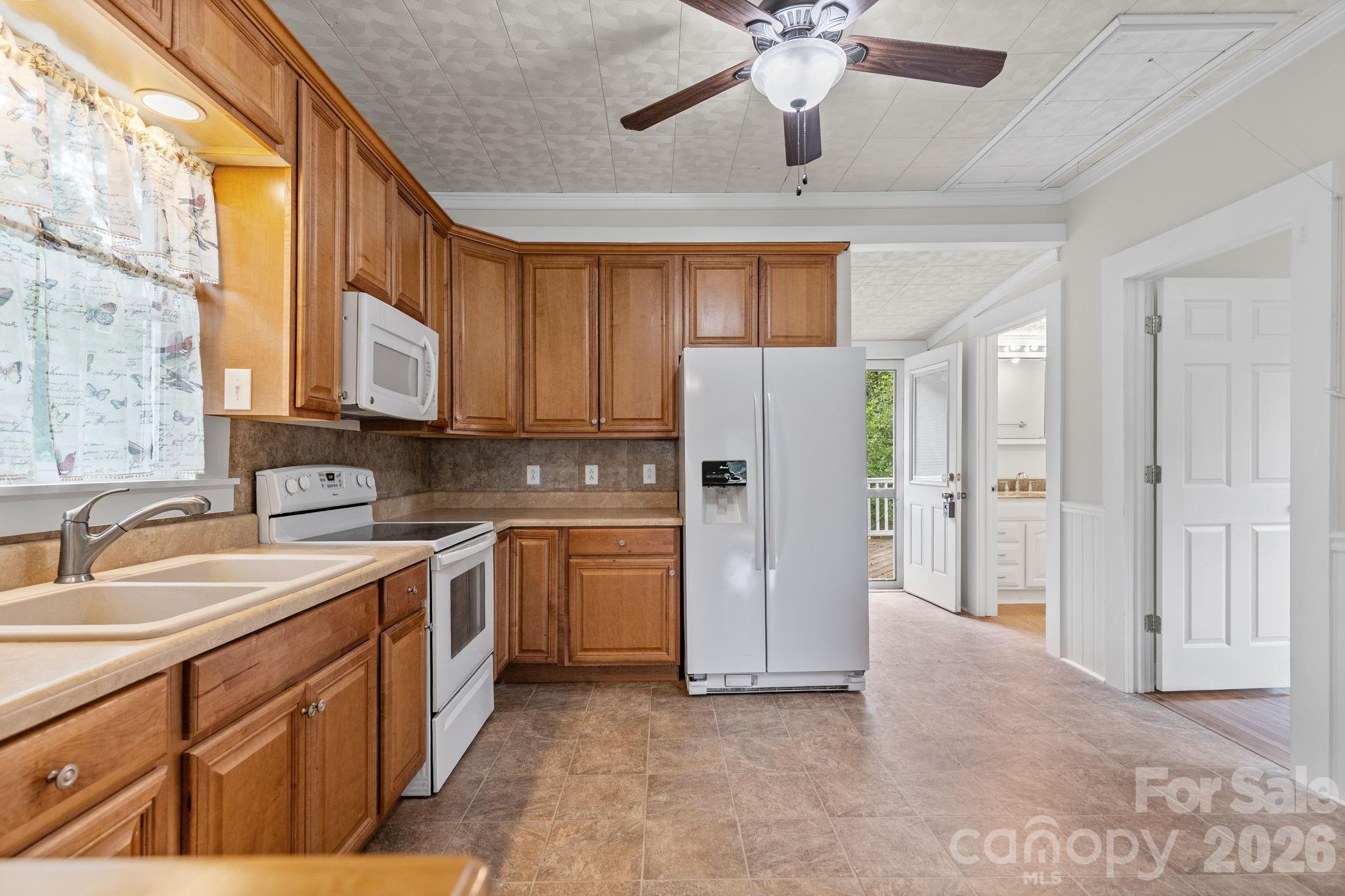 Single Family Residence at 403 Faulkner Street, Clover, photo 14 of 35