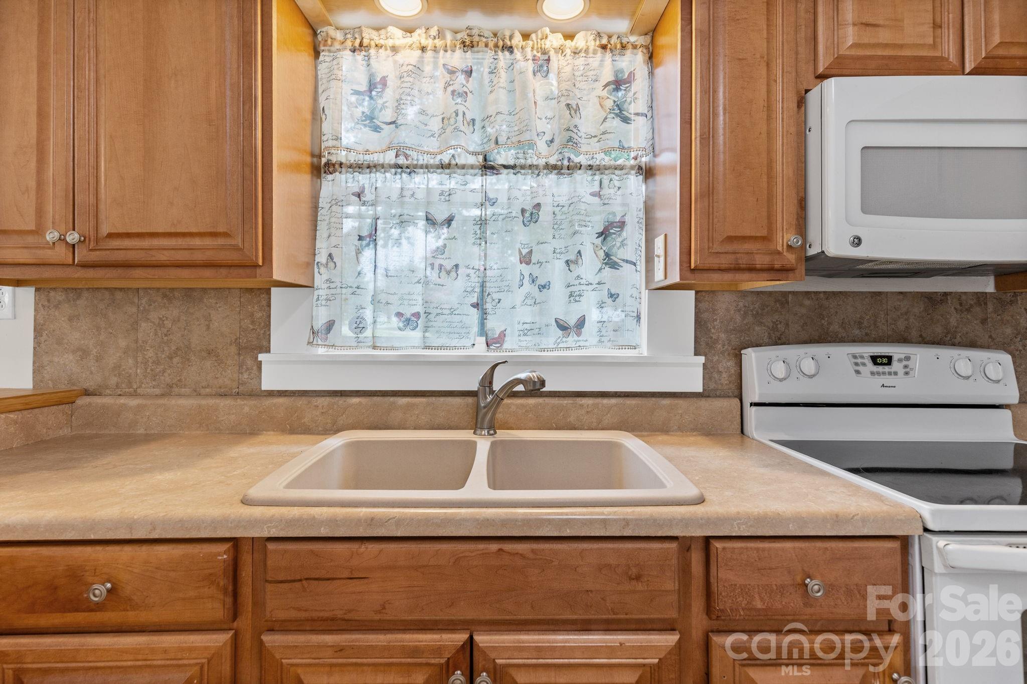 Single Family Residence at 403 Faulkner Street, Clover, photo 15 of 35