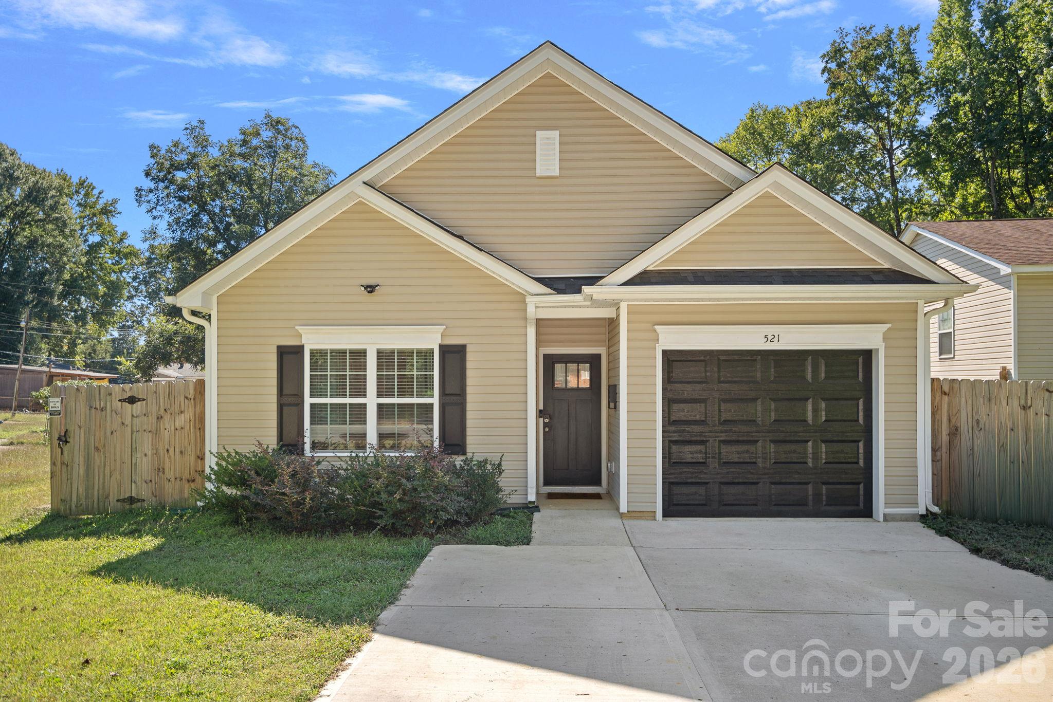 Single Family Residence at 521 Porter Street, Charlotte, photo 2 of 21