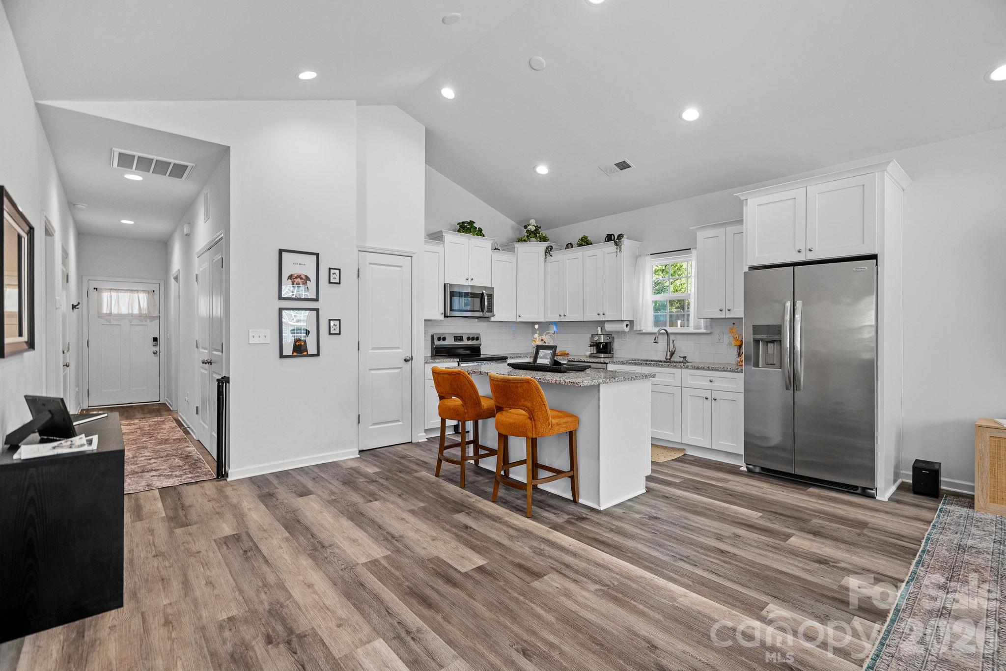 Single Family Residence at 521 Porter Street, Charlotte, photo 4 of 21