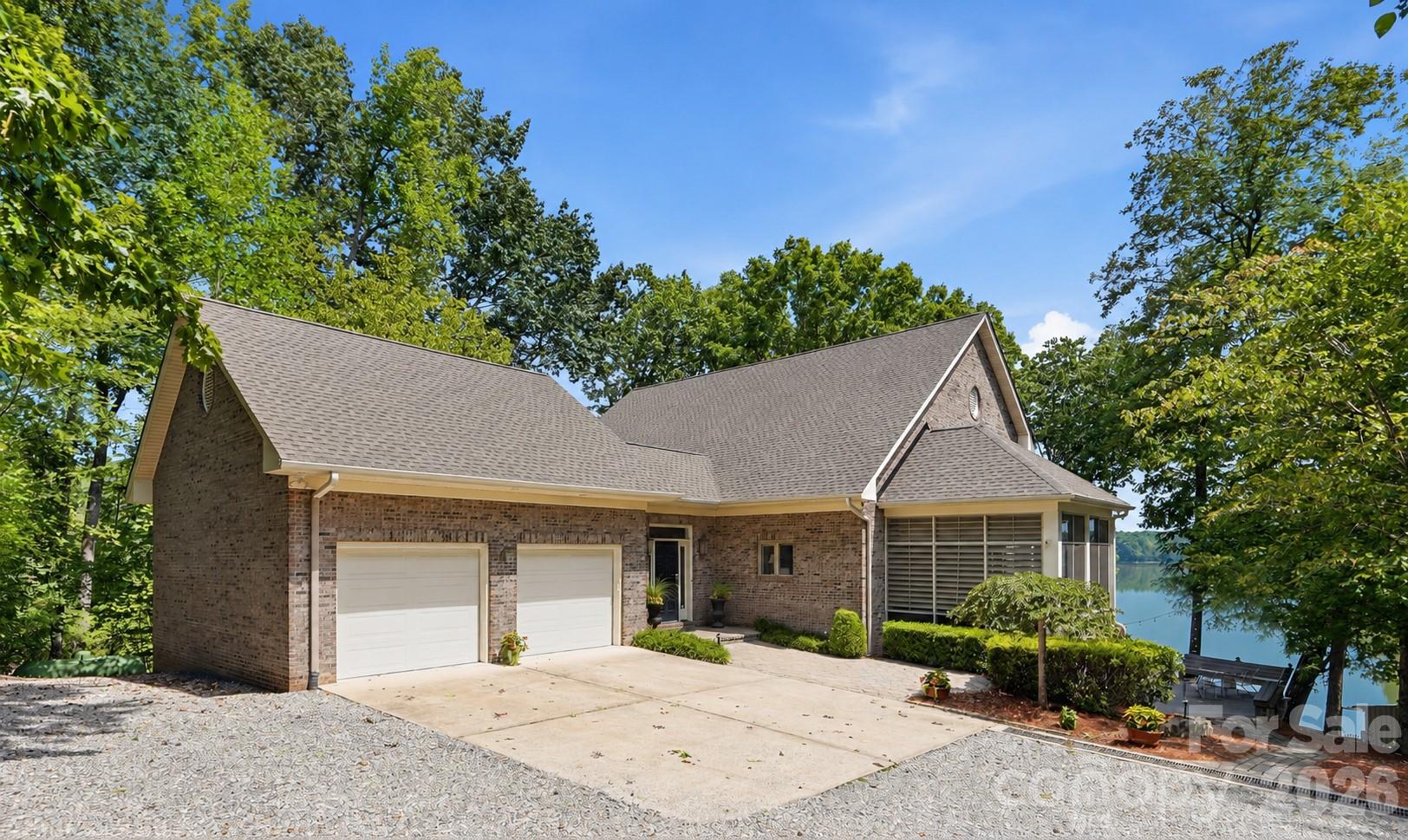 Welcome to your lakefront sanctuary on Lake Wylie! - 1075 Lakefront Woods Drive, Belmont