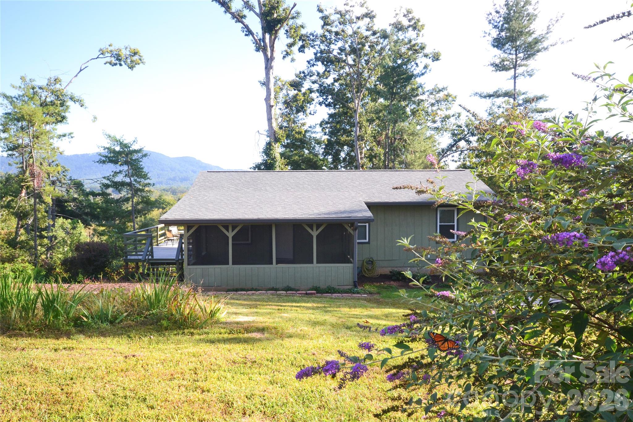 Single Family Residence at 6 Mountain Oaks Drive, Fletcher, photo 4 of 42